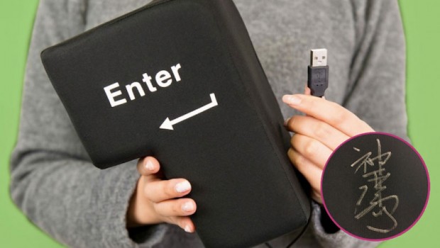 神木隆之介親筆簽名的巨大 Enter 鍵。