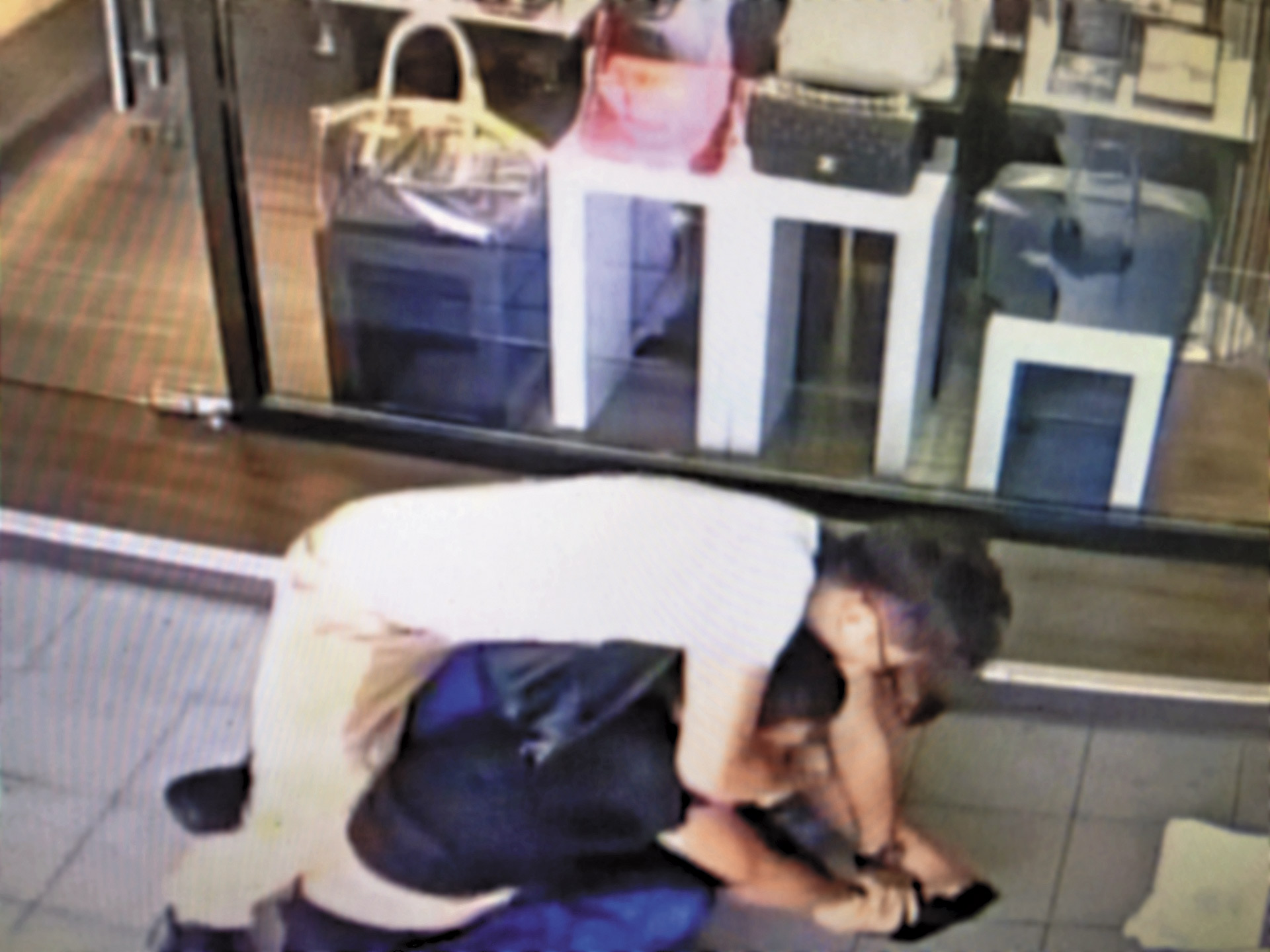 柯嫌殺人棄屍後並未躲藏，還前往高雄鬧區的新田路討債，遭警盤查，雙方駁火數槍，落單的柯嫌遭2警壓制。