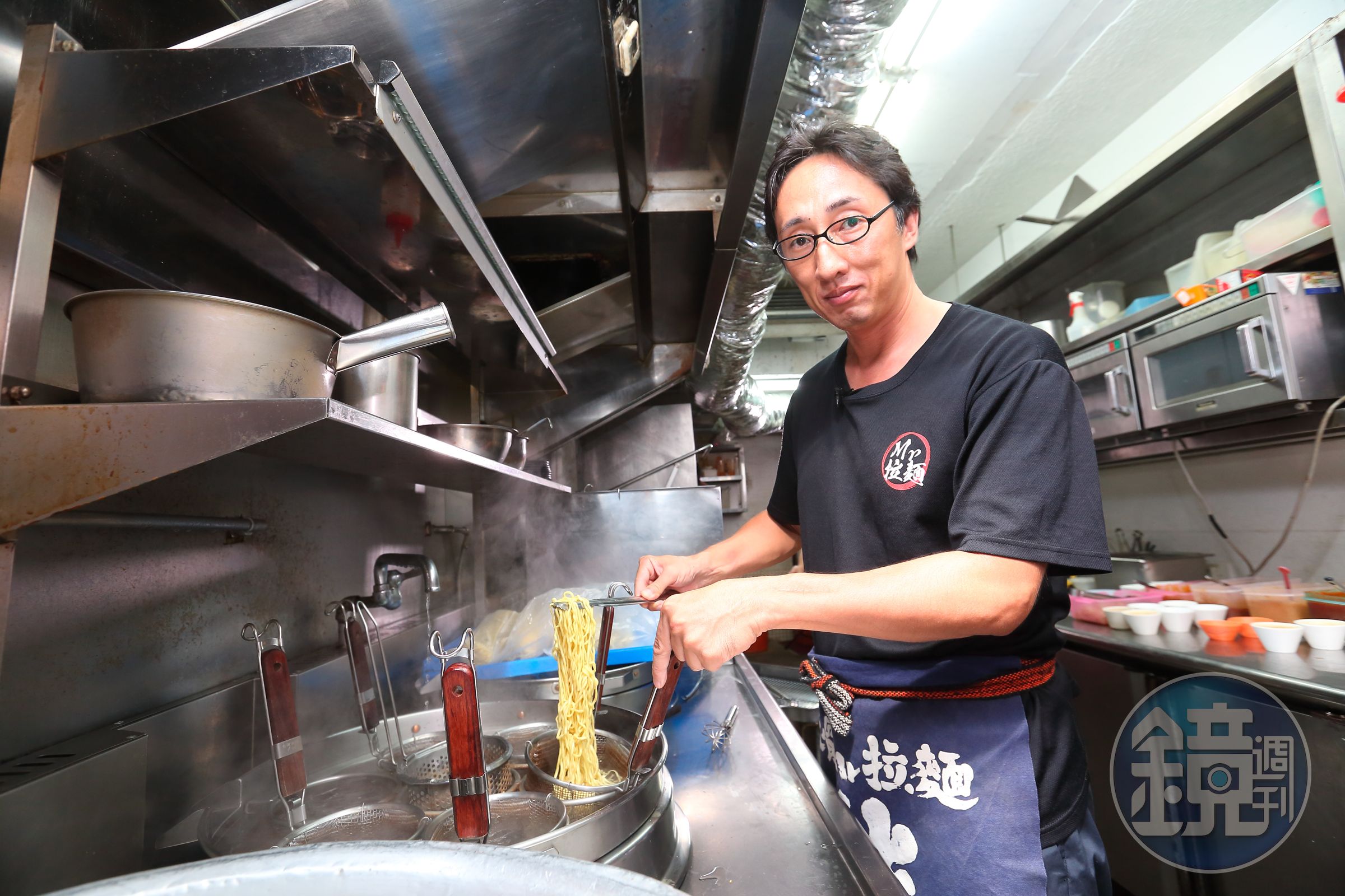 為了找回台灣的人情味，野崎孝男從台北都市區搬到台南定居，對在台南的生活很習慣。
