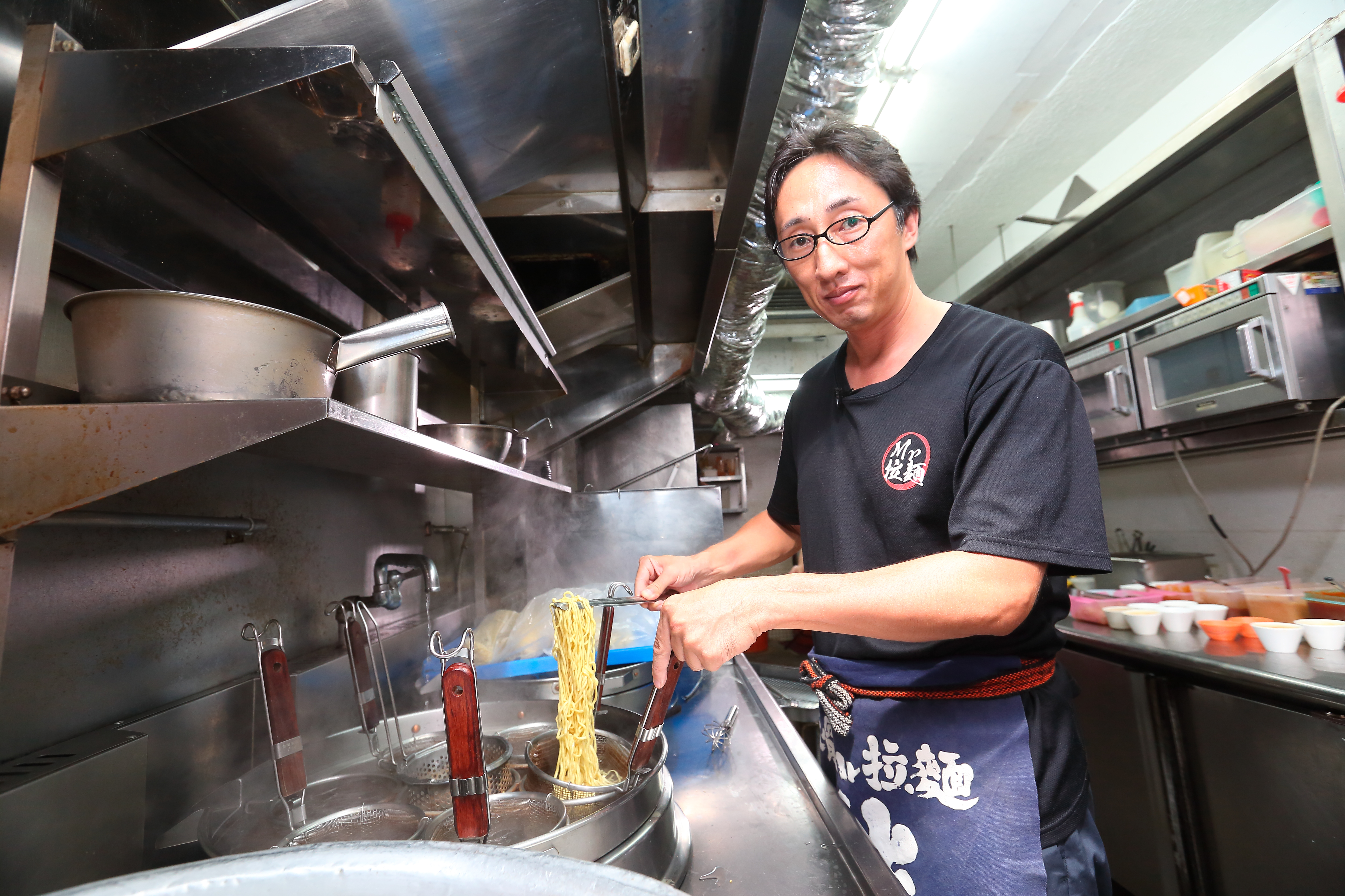 為了找回台灣的人情味，野崎孝男從台北都市區搬到台南定居，對在台南的生活很習慣。