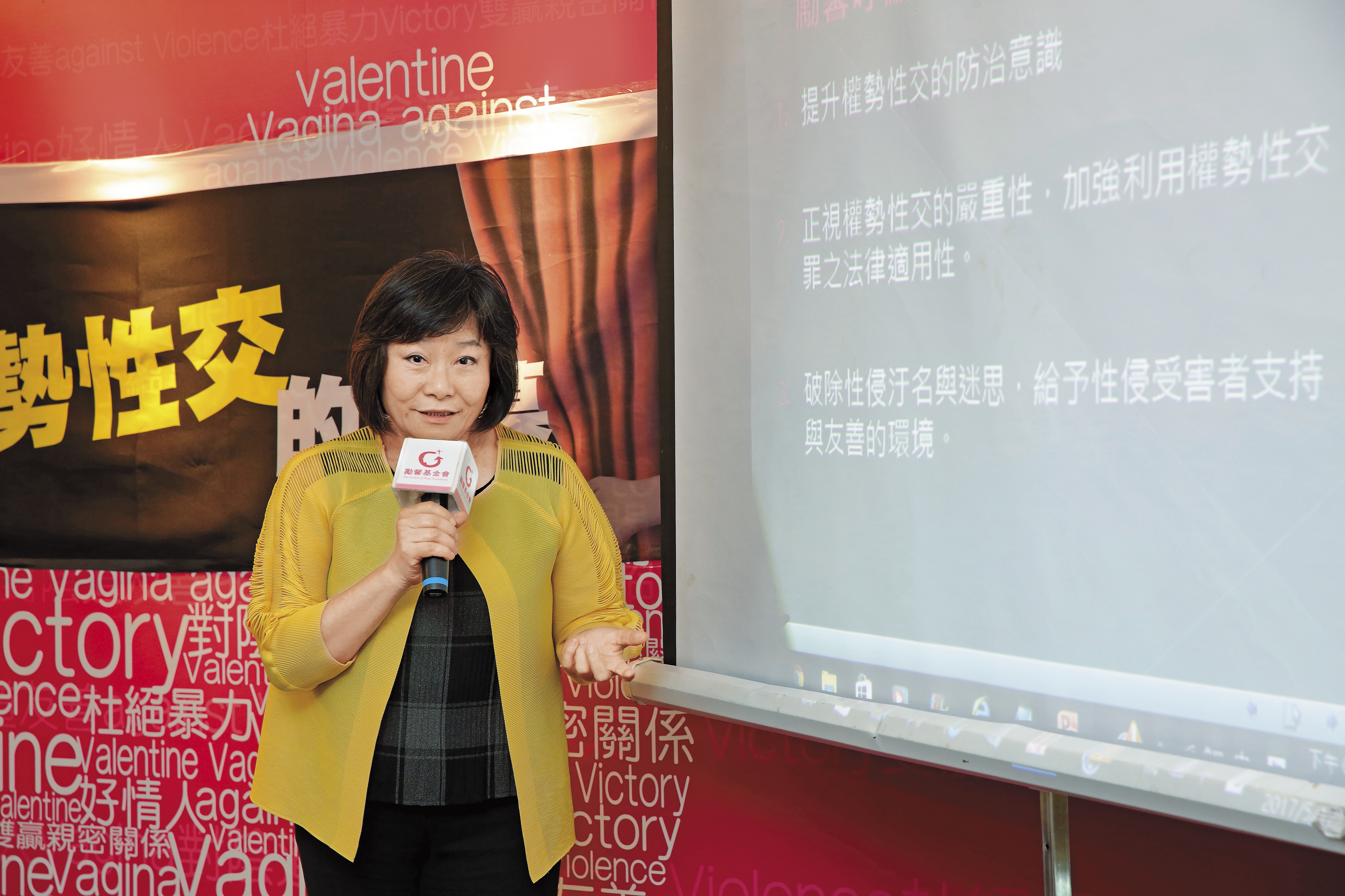 勵馨基金會執行長紀惠容身兼司改委員，長期關助弱勢，遺憾兒少保護決議消失，曾召開記者會抗議。