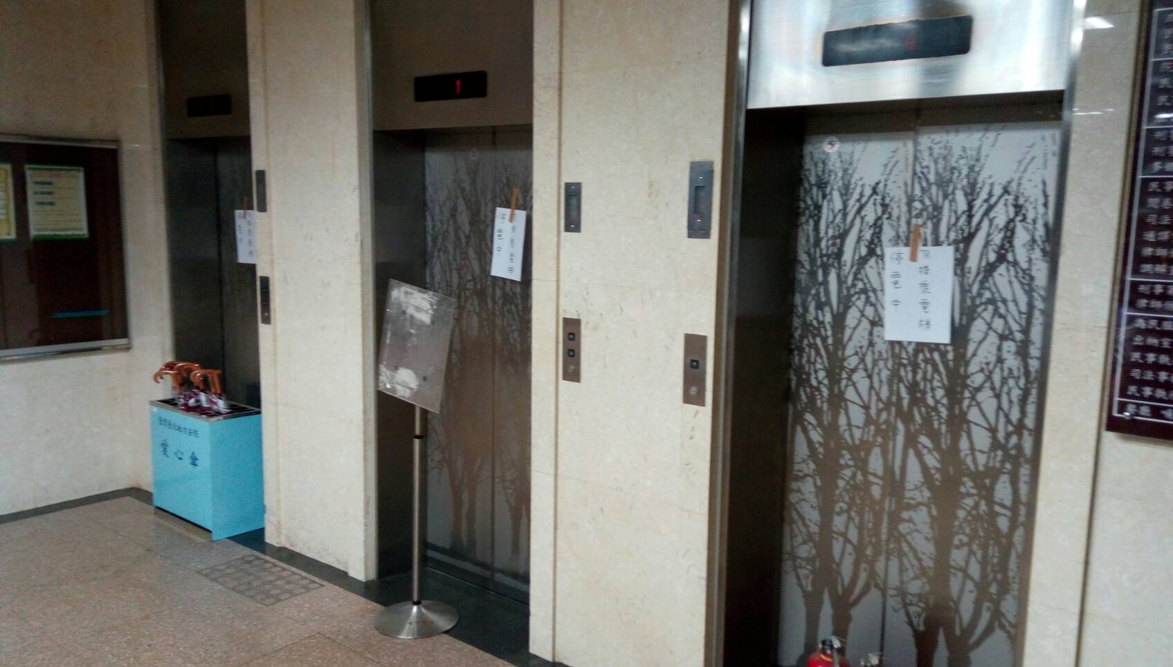 突如其來的大停電讓北市消防局忙翻，因為光是電梯受困案件就多達135件。