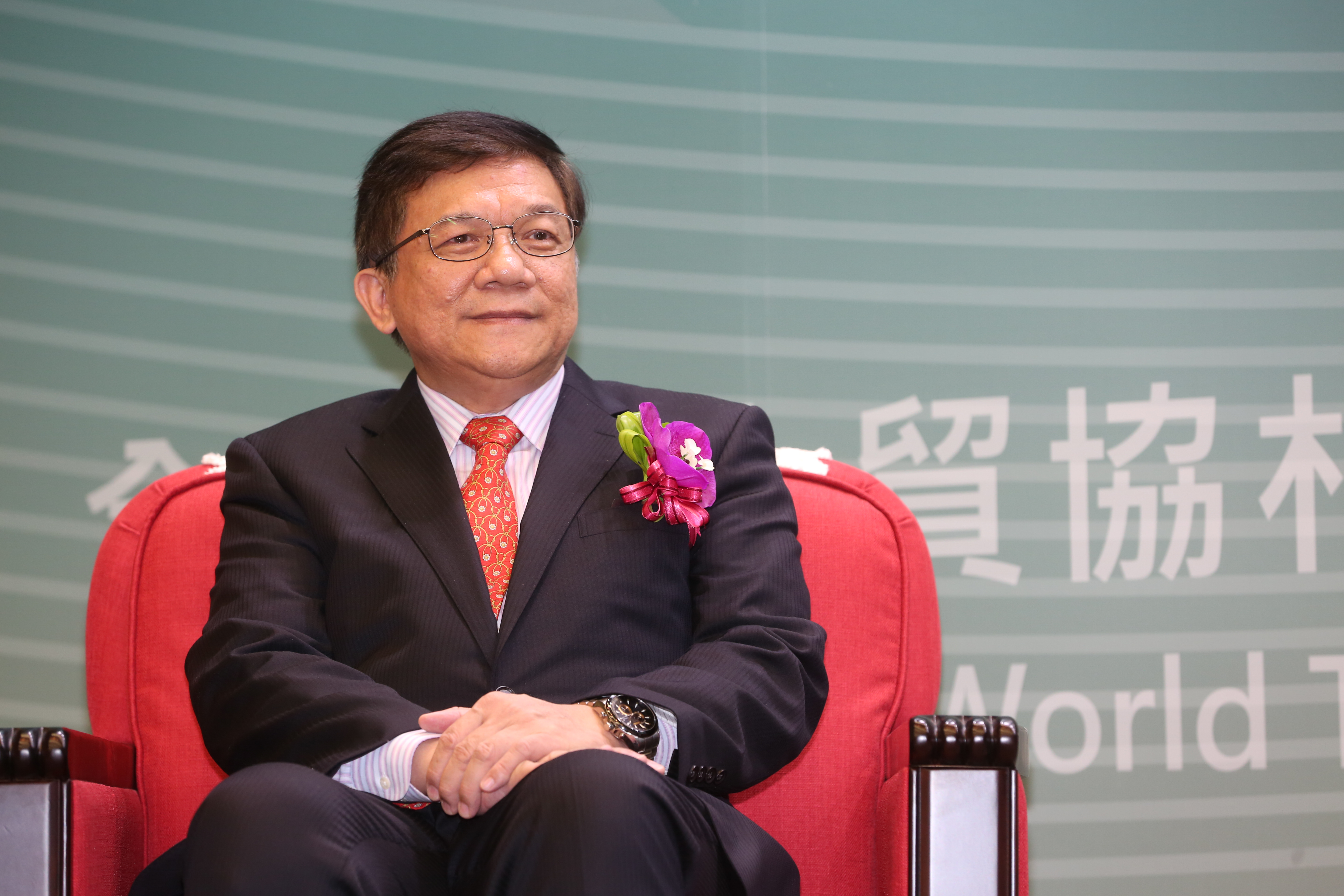 經濟部長李世光為大停電負責，口頭請辭獲准。