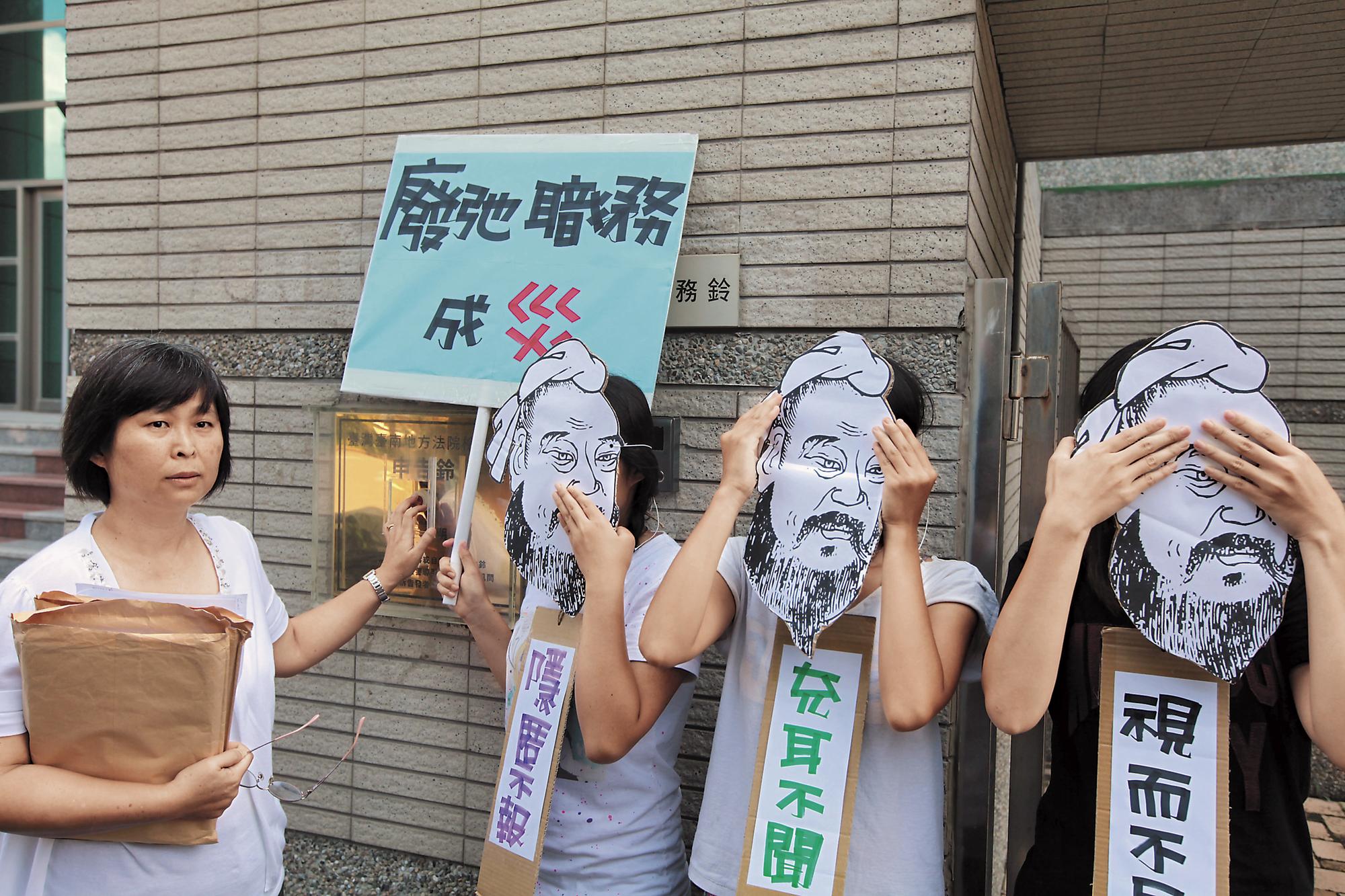 台南啟聰學校也曾爆發大規模性侵事件,教育部當時還組成專案小組調查,人本教育基金會也前往地檢署告發。(中央社)