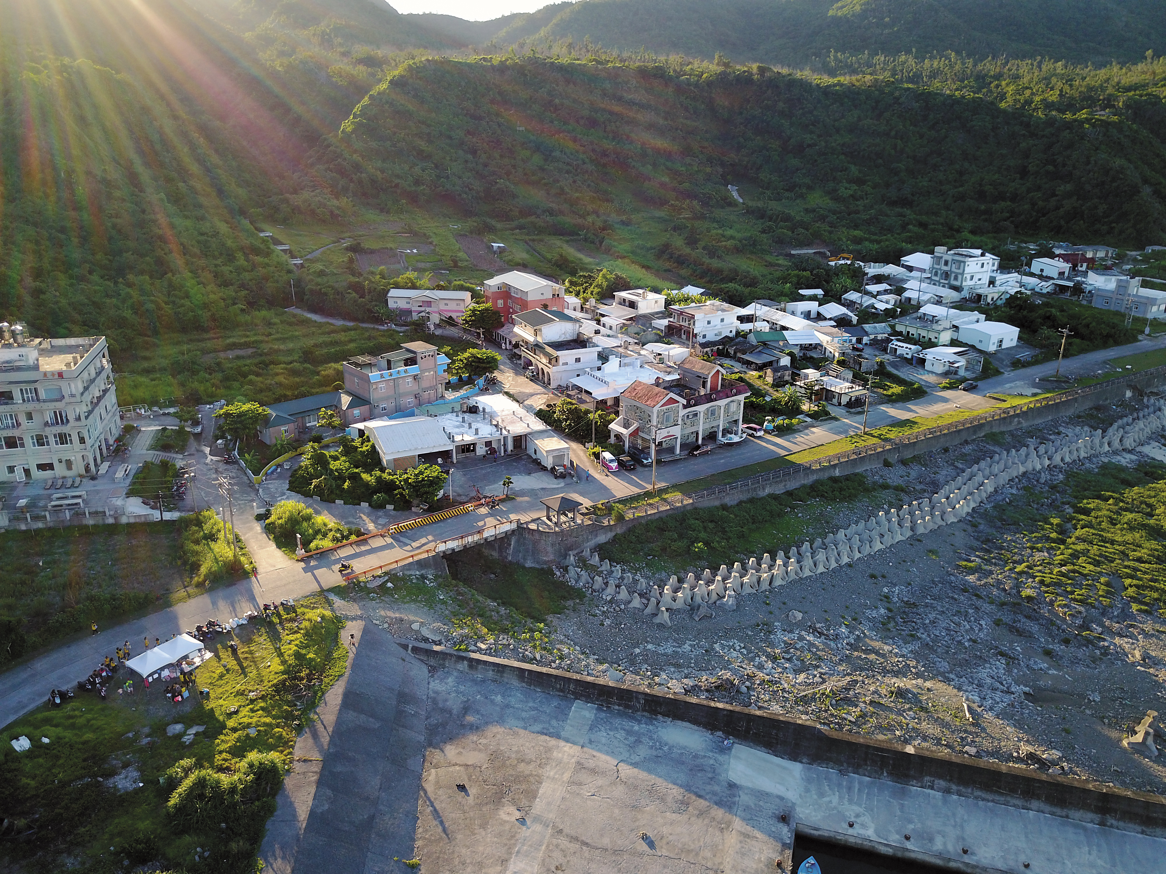 綠島以好山好水風景聞名,每年吸引超過30萬人次觀光客,卻也讓當地生態付出嚴重代價。