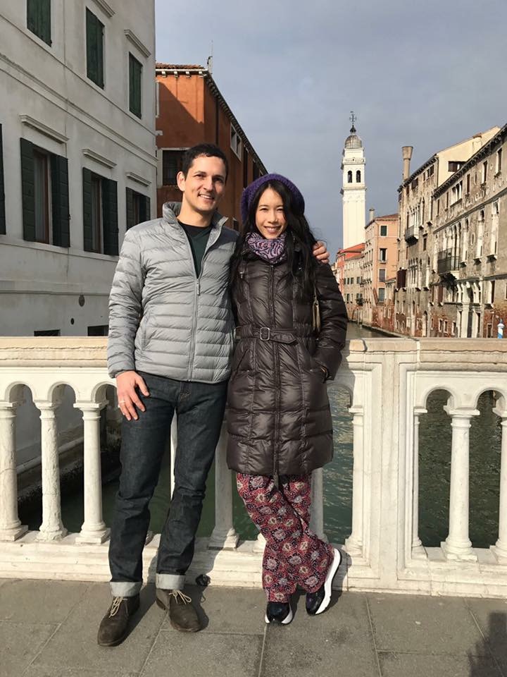 莫文蔚與德籍老公Johannes，小別勝新婚。（翻攝臉書）