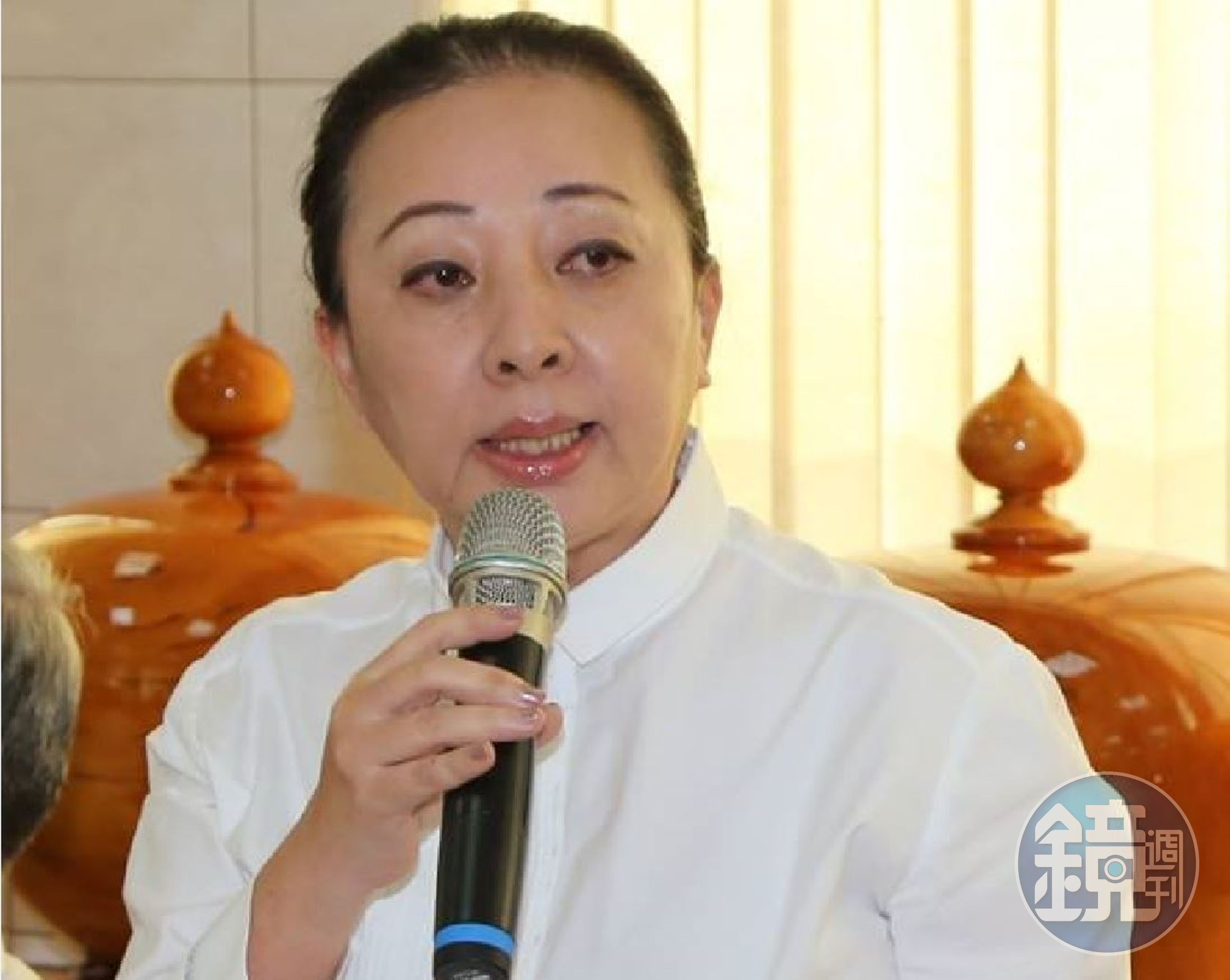 嘉義縣長張花冠今在民進黨中常會開砲，轟立委陳明文搞接班人。