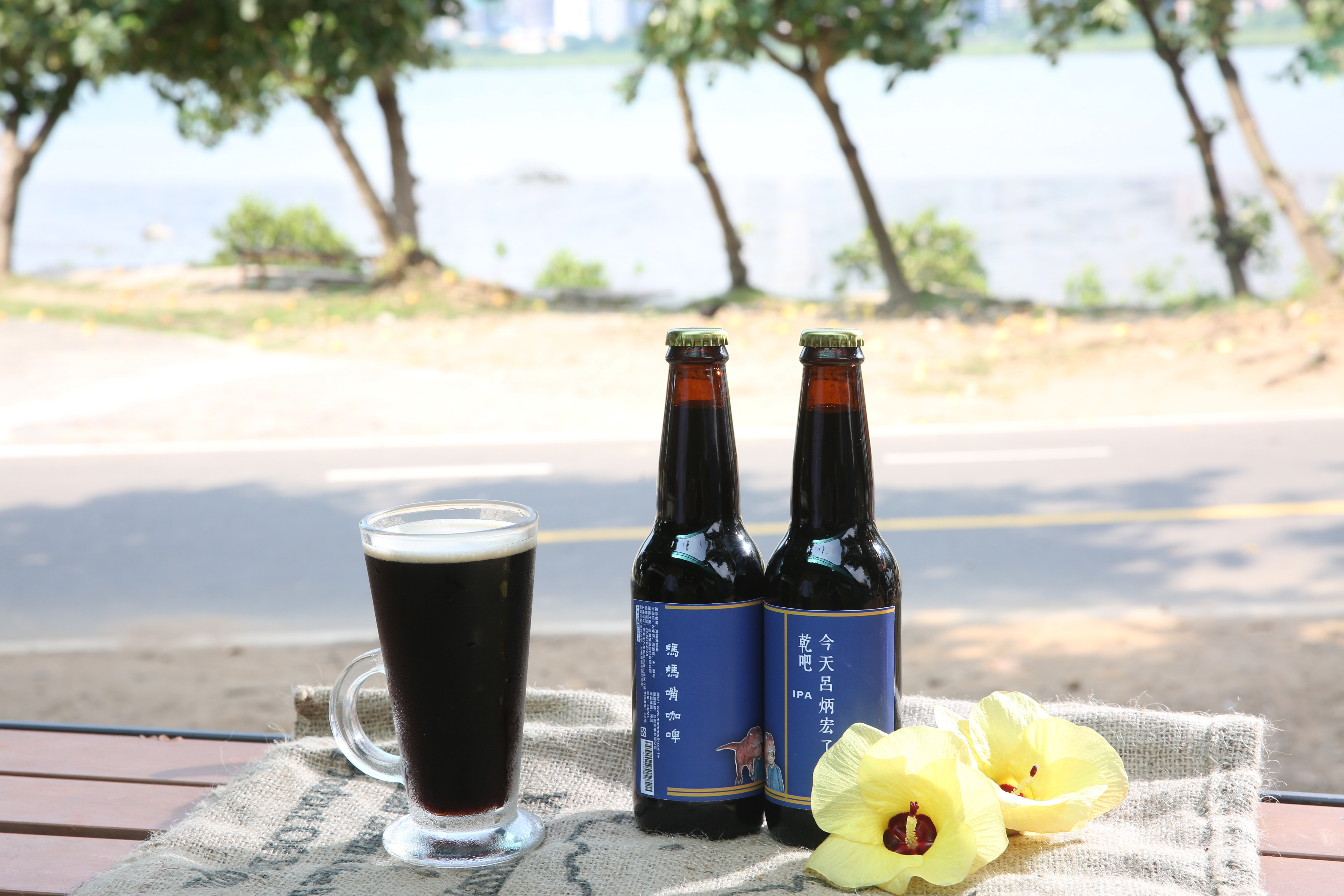 市場上啤酒百百款，學會從酒標看分類和口味是入門基礎。(圖為媽媽嘴推出的恐龍啤酒，口味偏IPA)