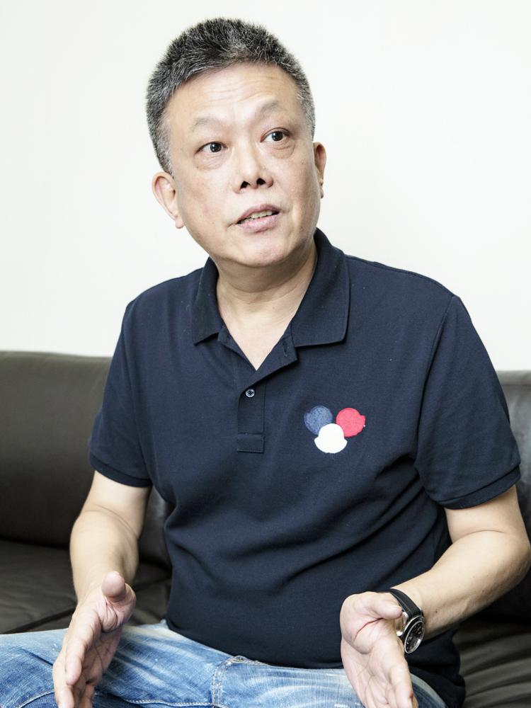 老實說平行輸入店長久以來都被視為高級錶通路的灰色地帶，但我認為我們與銷售公司貨的正規通路其實是互有所長，如有客人急著想要入手某款台灣可能還沒引進的錶款，透過我們的同行網路就有機會在最短的時間內拿到貨，但也相對的要付出較高的代價。而如果客人想把不常戴的腕錶處理掉好換購其他錶款，我們也提供換錶的服務，這是平行輸入店能其他通路所不能的。至於有人會質疑我們錶款的來源是否OK，基本上我們可能比正規通路更重視錶款的真偽與是否原裝，練就一身鑑定功力更是做我們這行最基本的功課呢！