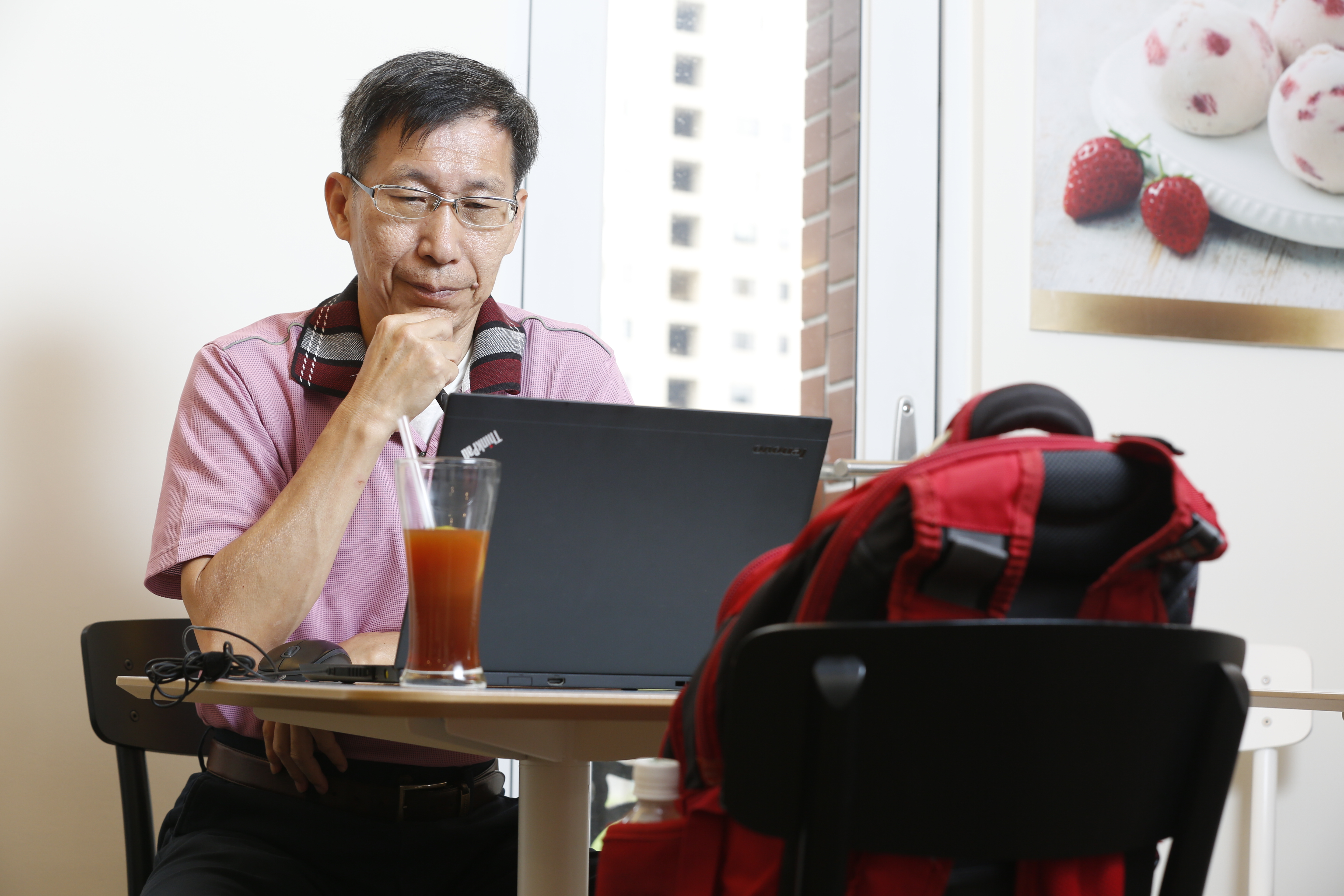 擔任美國共同基金操盤手的闕又上，學生時代曾將生活費交給「專家」管理，最後全部賠光，引發他對市場的興趣。