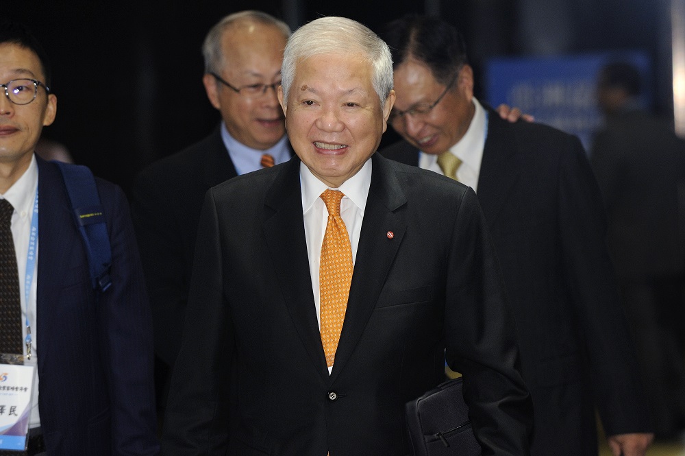 永豐金董座何壽川因超貸案，今（17日）遭起訴，求刑12年。