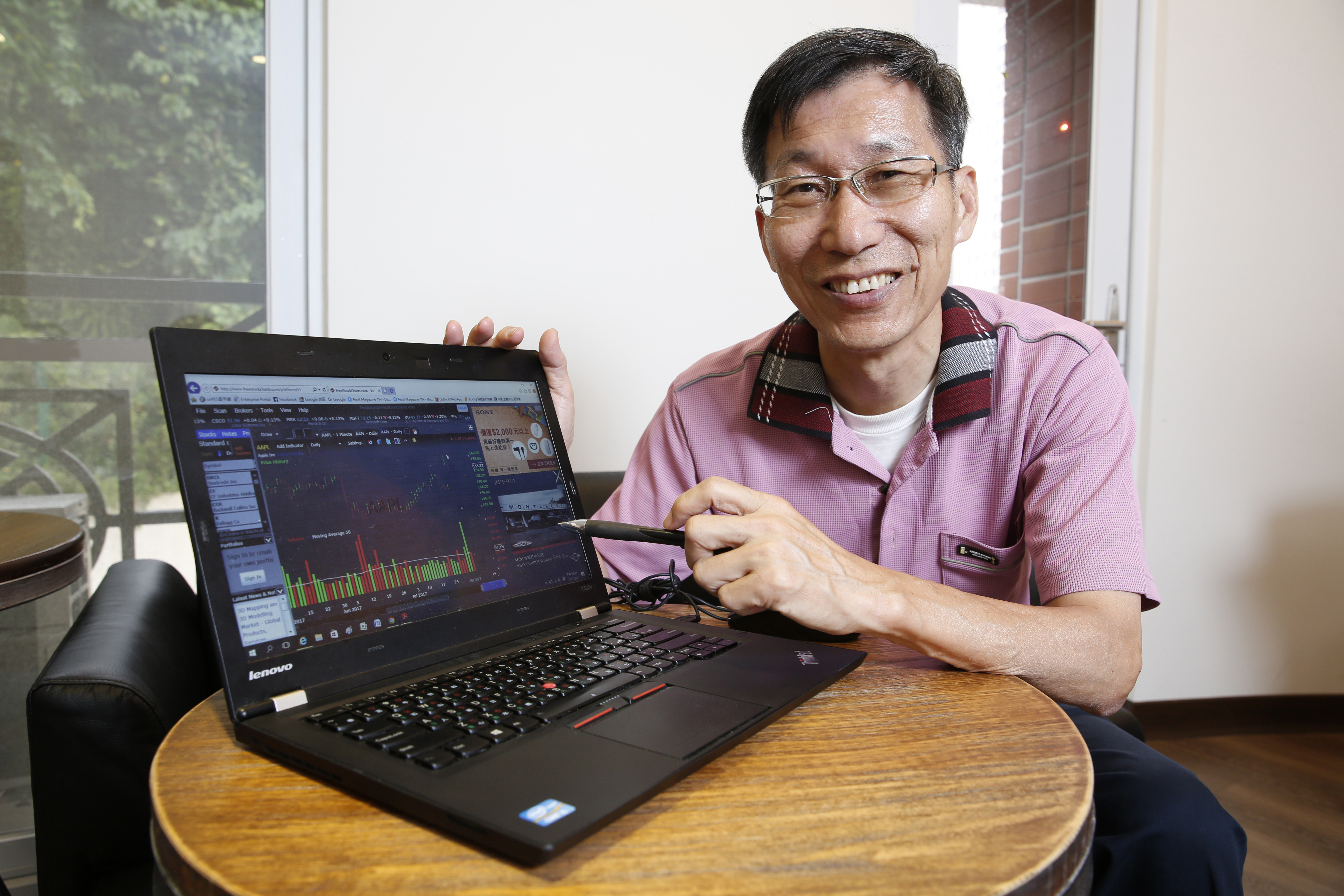 闕又上在挑選有增值潛力的個股時，相當看重「盈餘成長率」與「本益比」之間的關係。