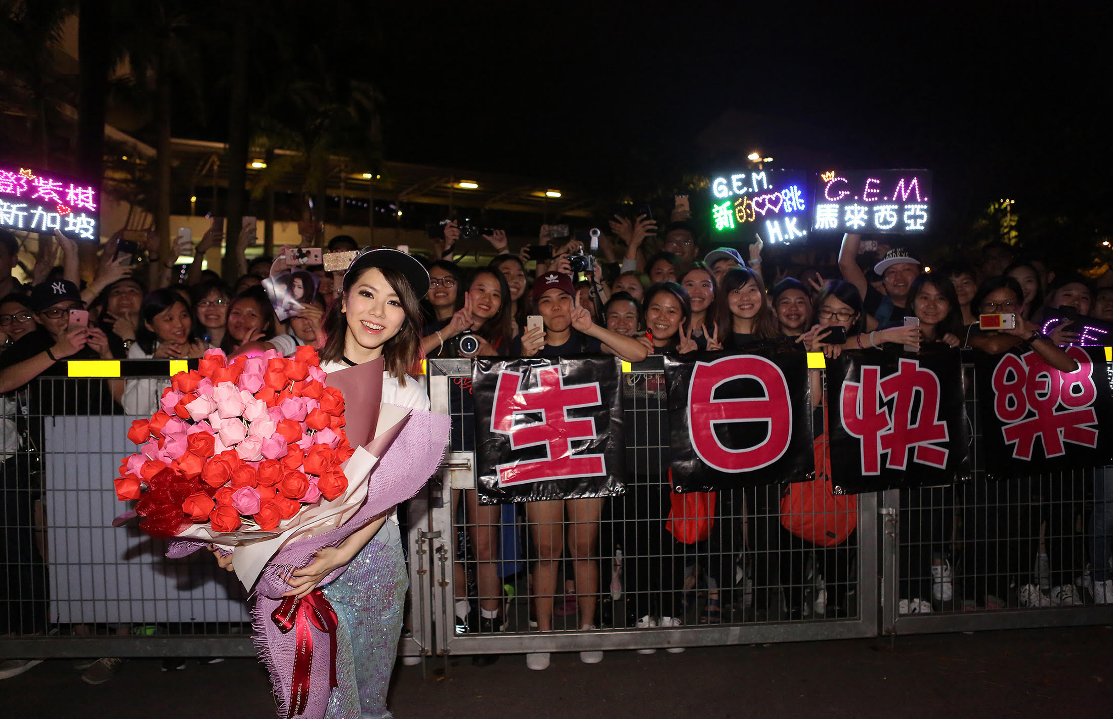 星馬歌迷為鄧紫棋提前慶生。