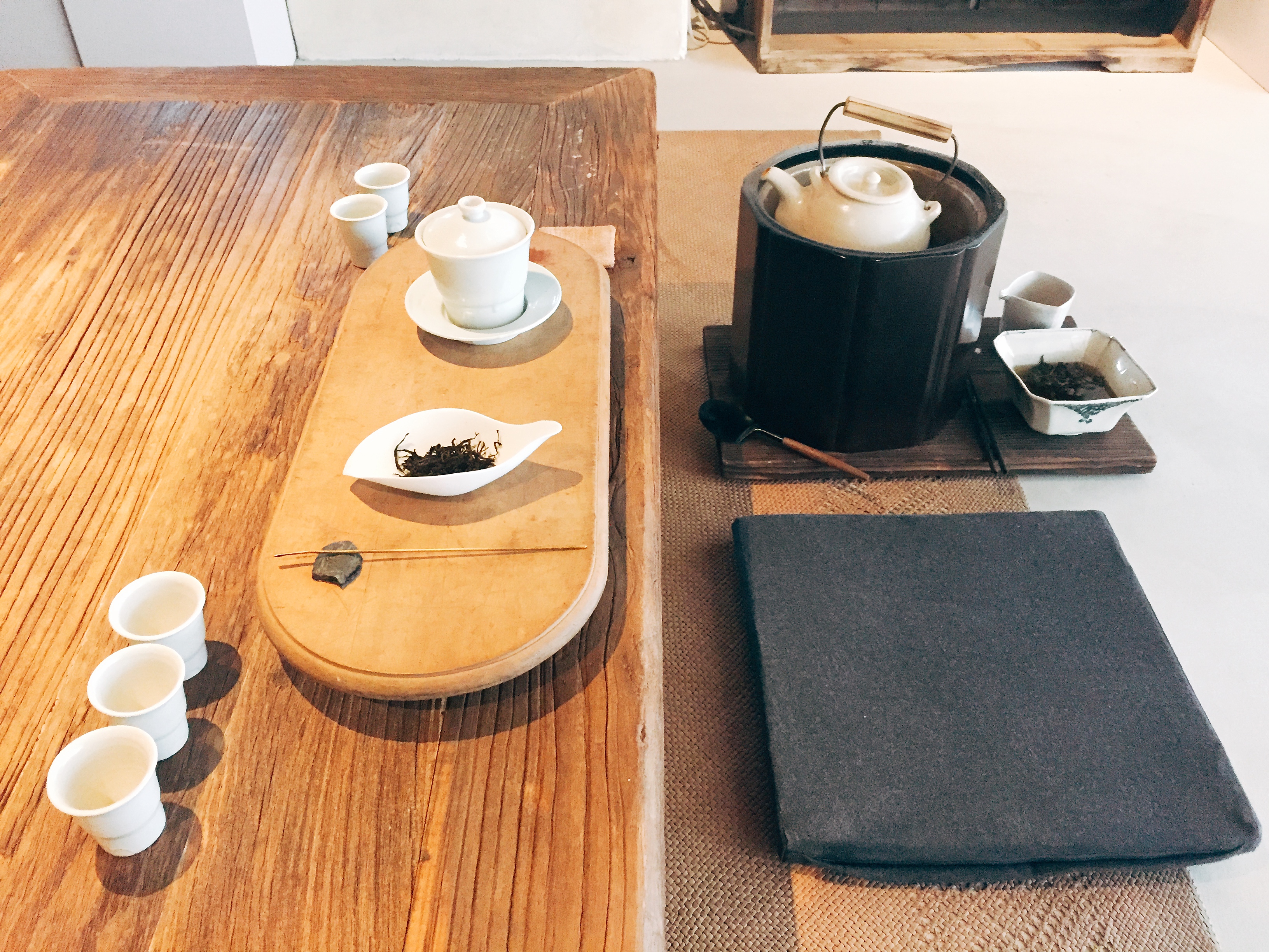 「三徑就荒」茶美學體驗空間提供茶席體驗。