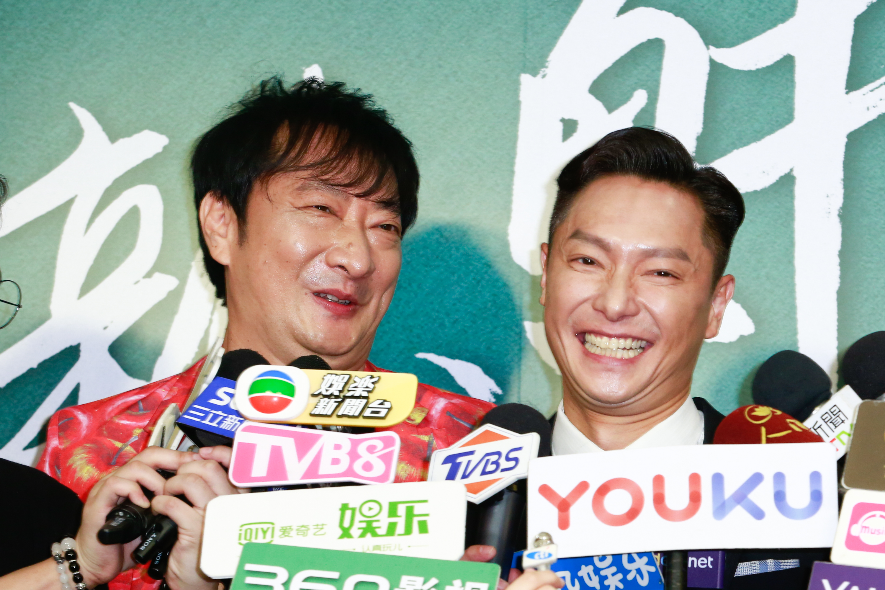 《麻辣鮮師重返校園》舉行啟動記者會，謝祖武將再度扮演「磊哥」，新加入的九孔（左）則飾演校長。