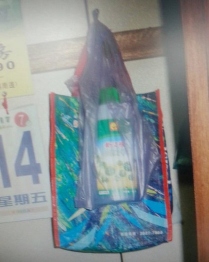 余姓老夫妻死亡現場發現農藥瓶，研判係仰藥共赴黃泉。