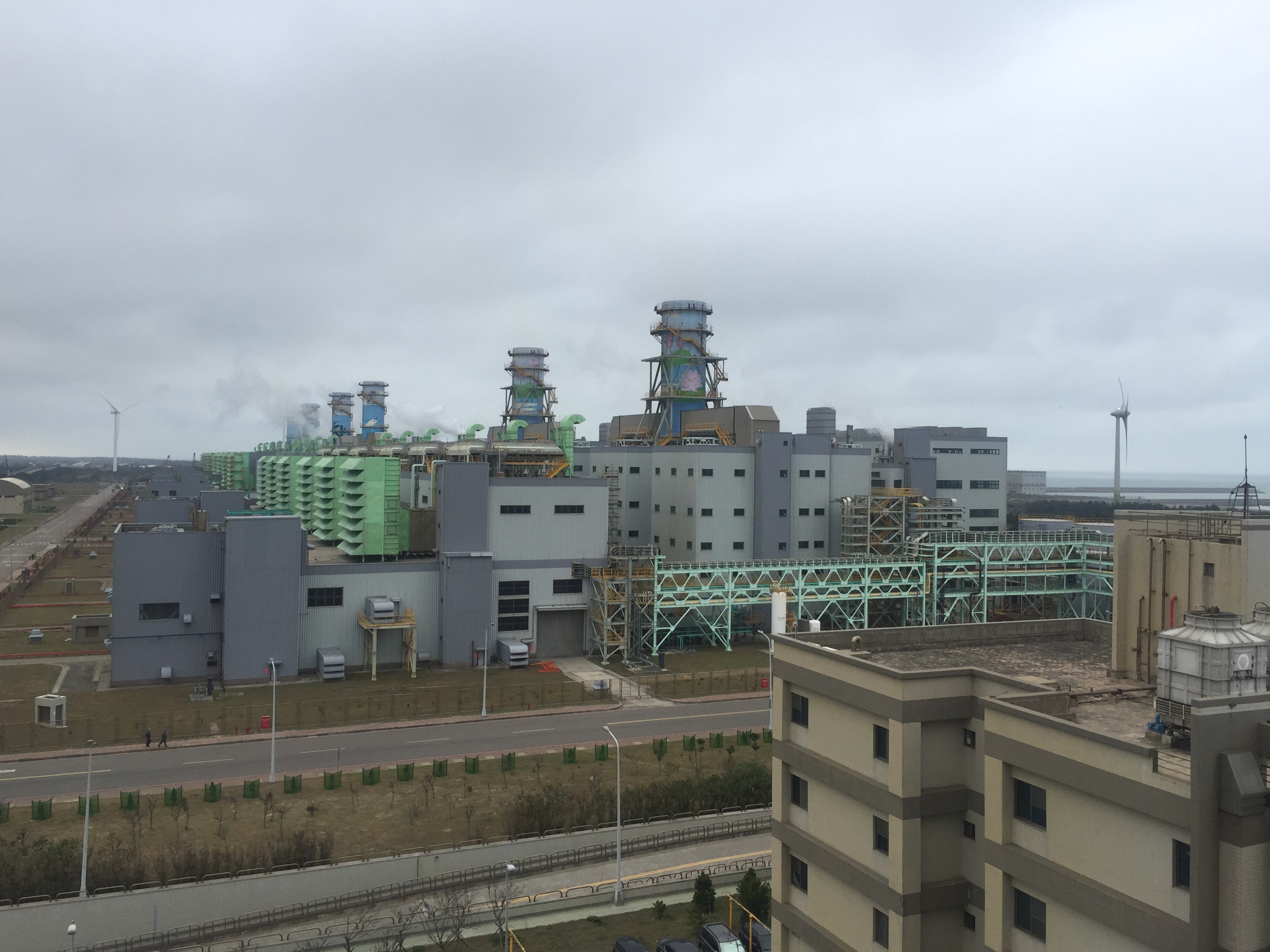 針對8月15日發生的大潭電廠跳機導致停電事件，4名監委申請調查。（翻攝自台電官網）