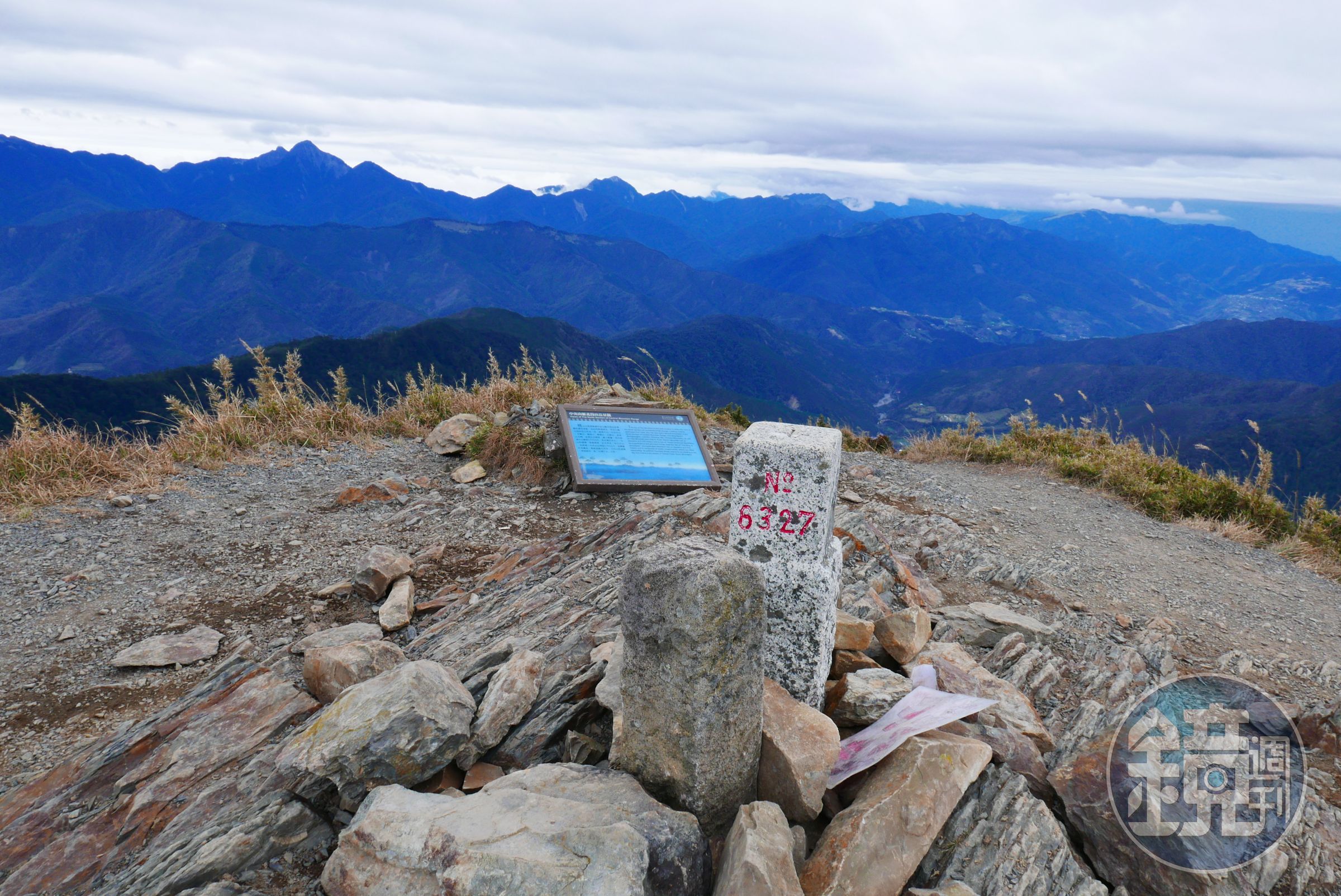 桃山屬雪山山脈，登頂後視野寬闊。
