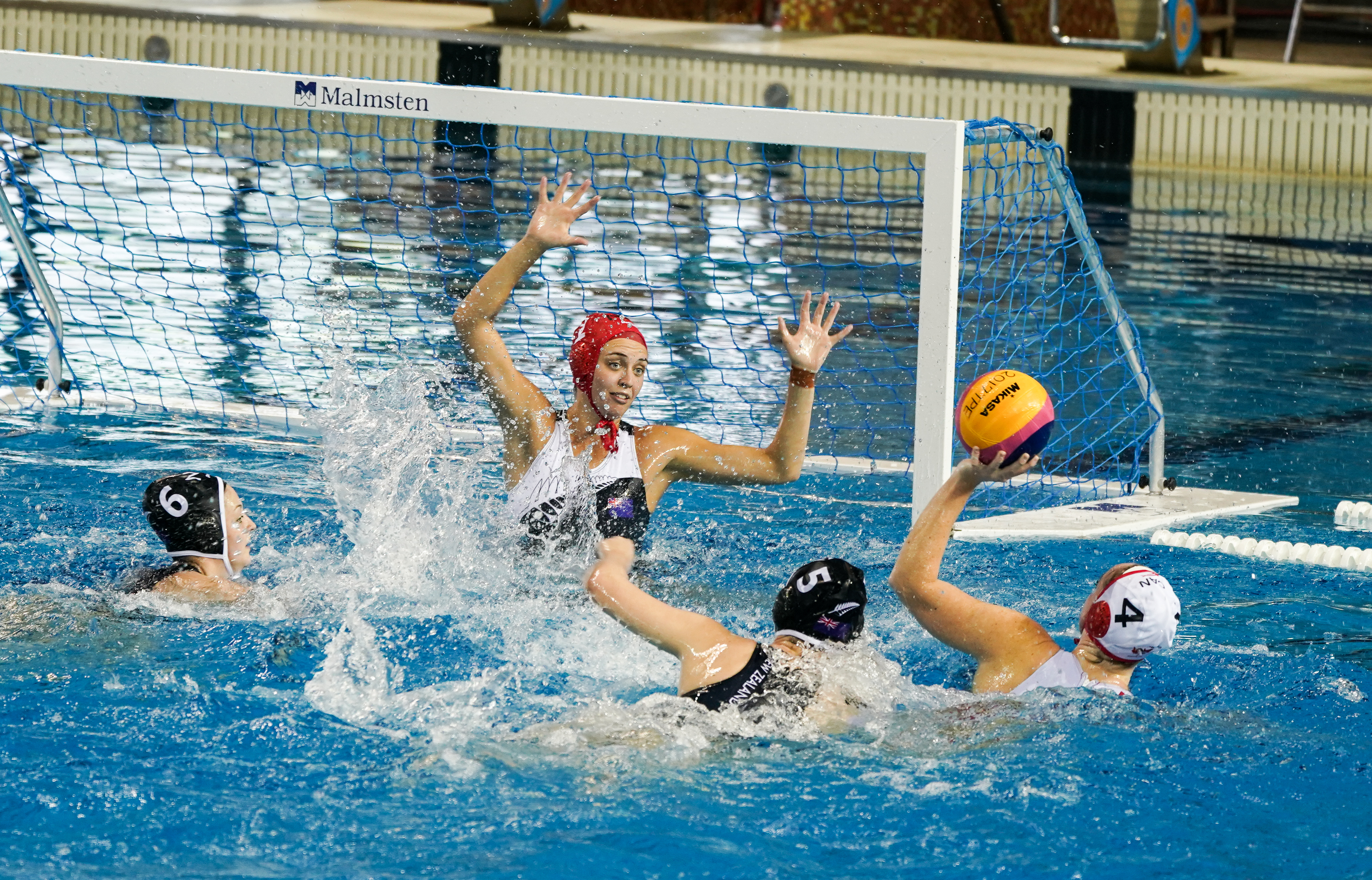 世大運女子水球首戰由紐西蘭對上加拿大，最終加拿大以15：4 獲勝。