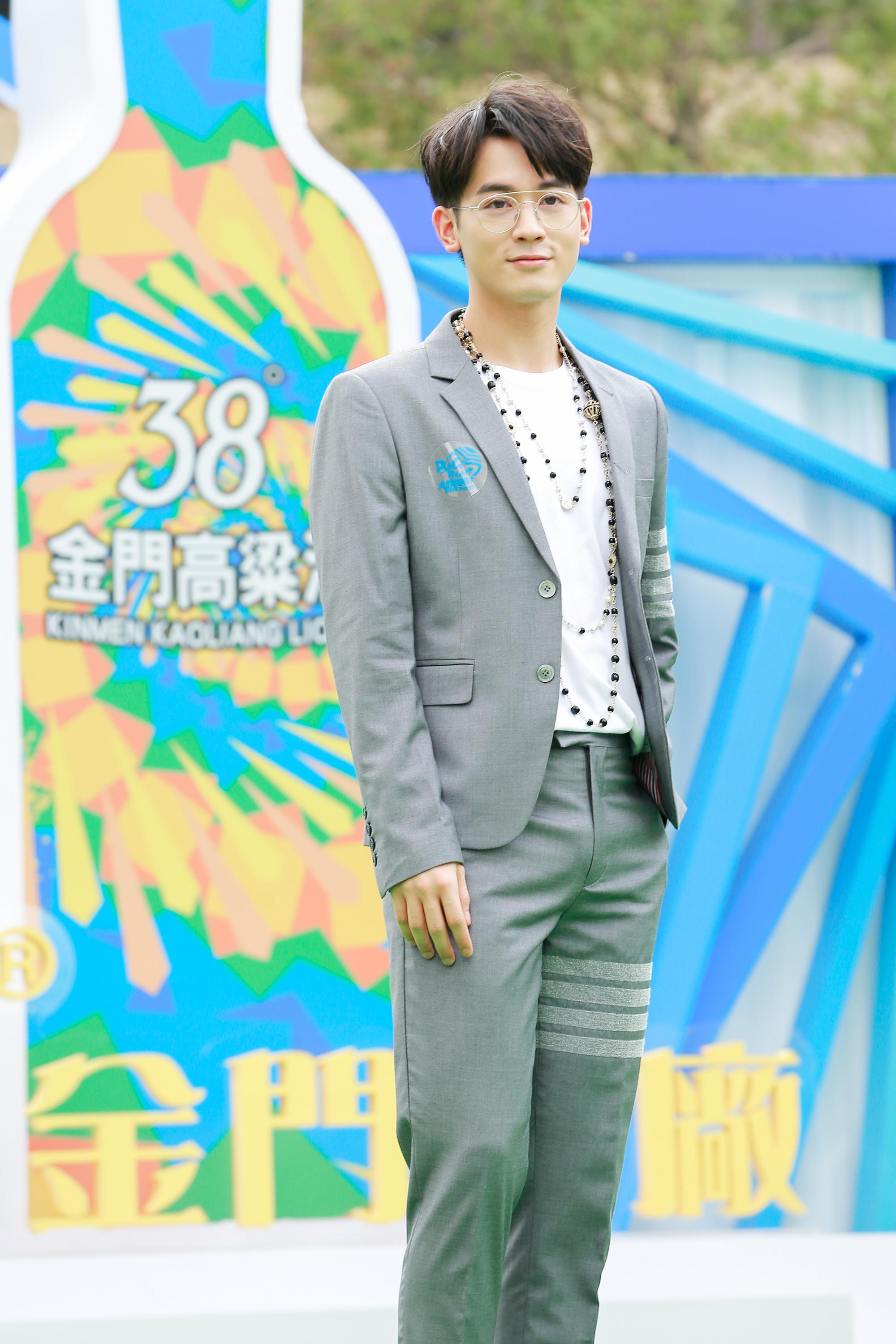 小樂不介意談姐弟戀,還笑稱「年紀不要大過媽媽」。