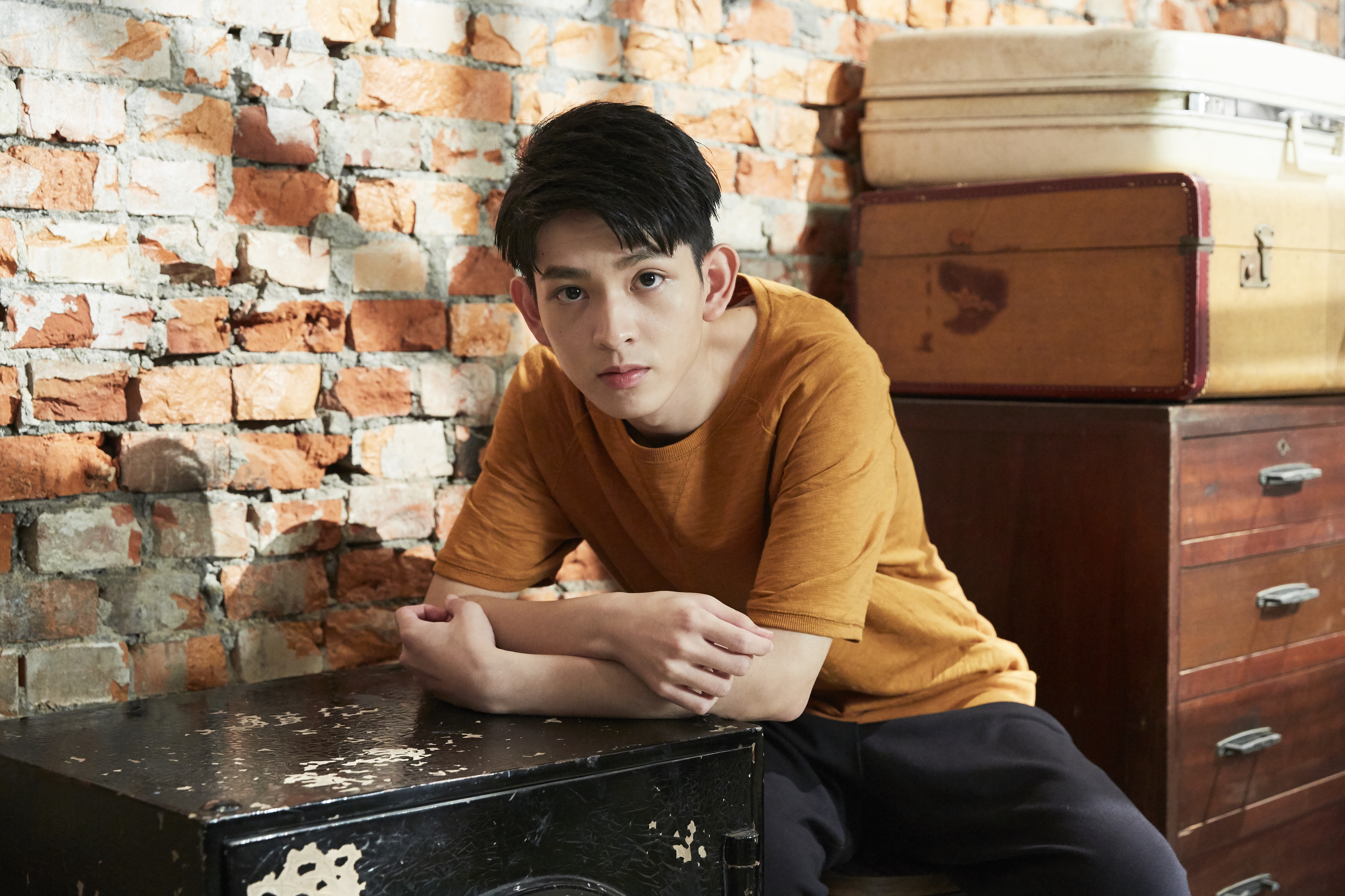 從國中開始，鄧育凱便知道自己喜歡什麼，討厭什麼。考高中前3個月，他就跟媽媽說不想補習，想去華崗藝校學表演。