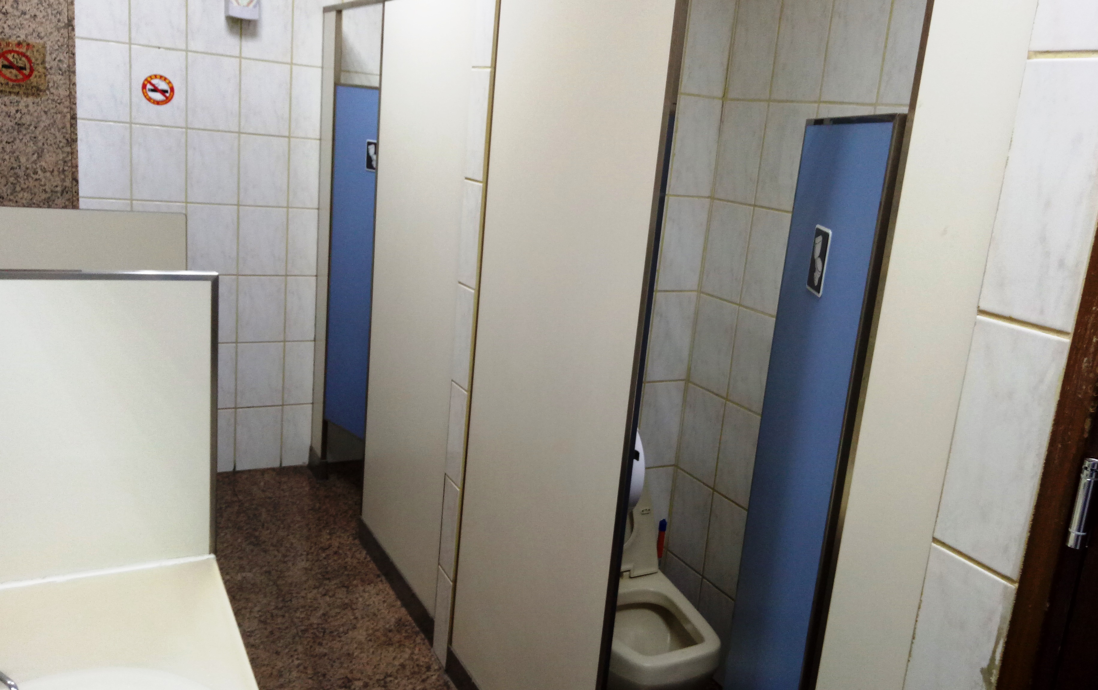 立法院中興大樓已有部分樓層加裝免治馬桶座。