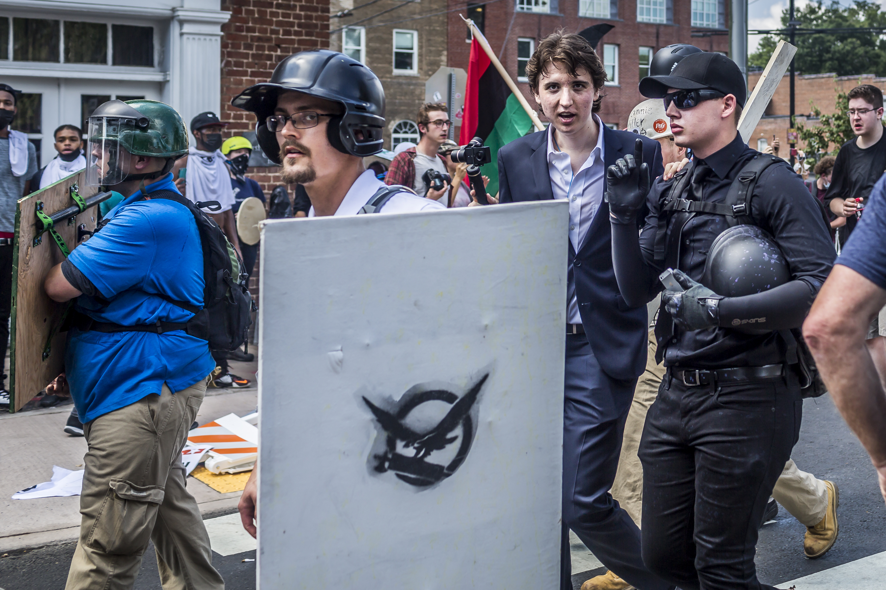 維州血腥衝突，再度掀起美國社會對種族問題的激烈論戰。（東方IC）