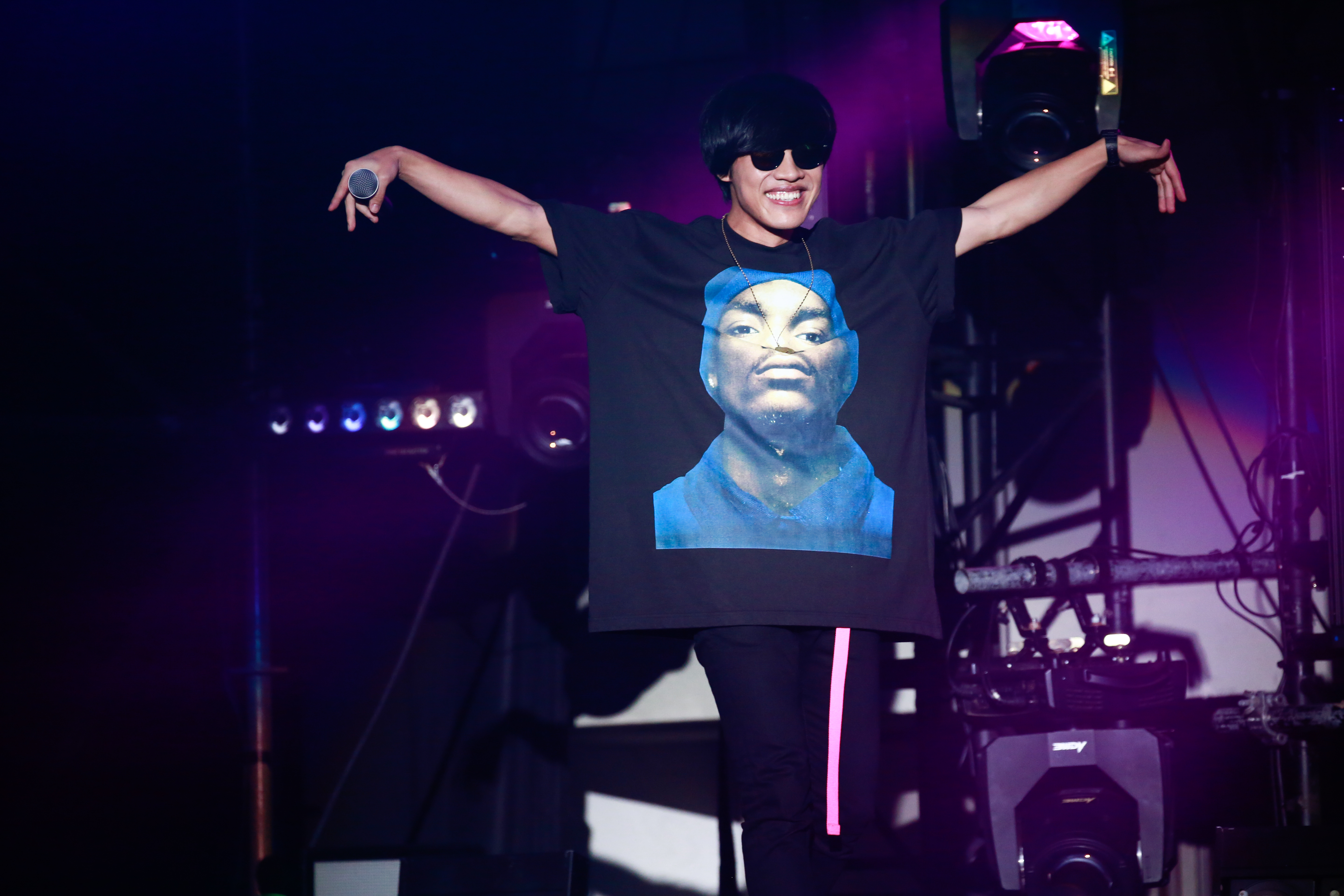 大動作的盧廣仲,讓演唱會氣氛超活。