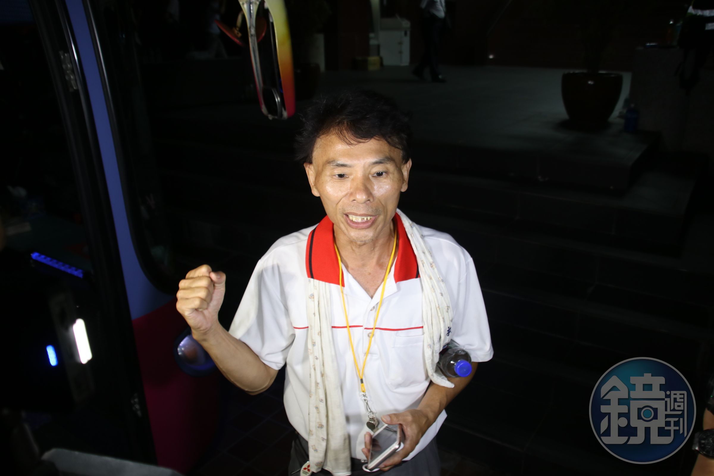 反年改人士吳萬固率眾抗議滋事，訊後被警方請回。