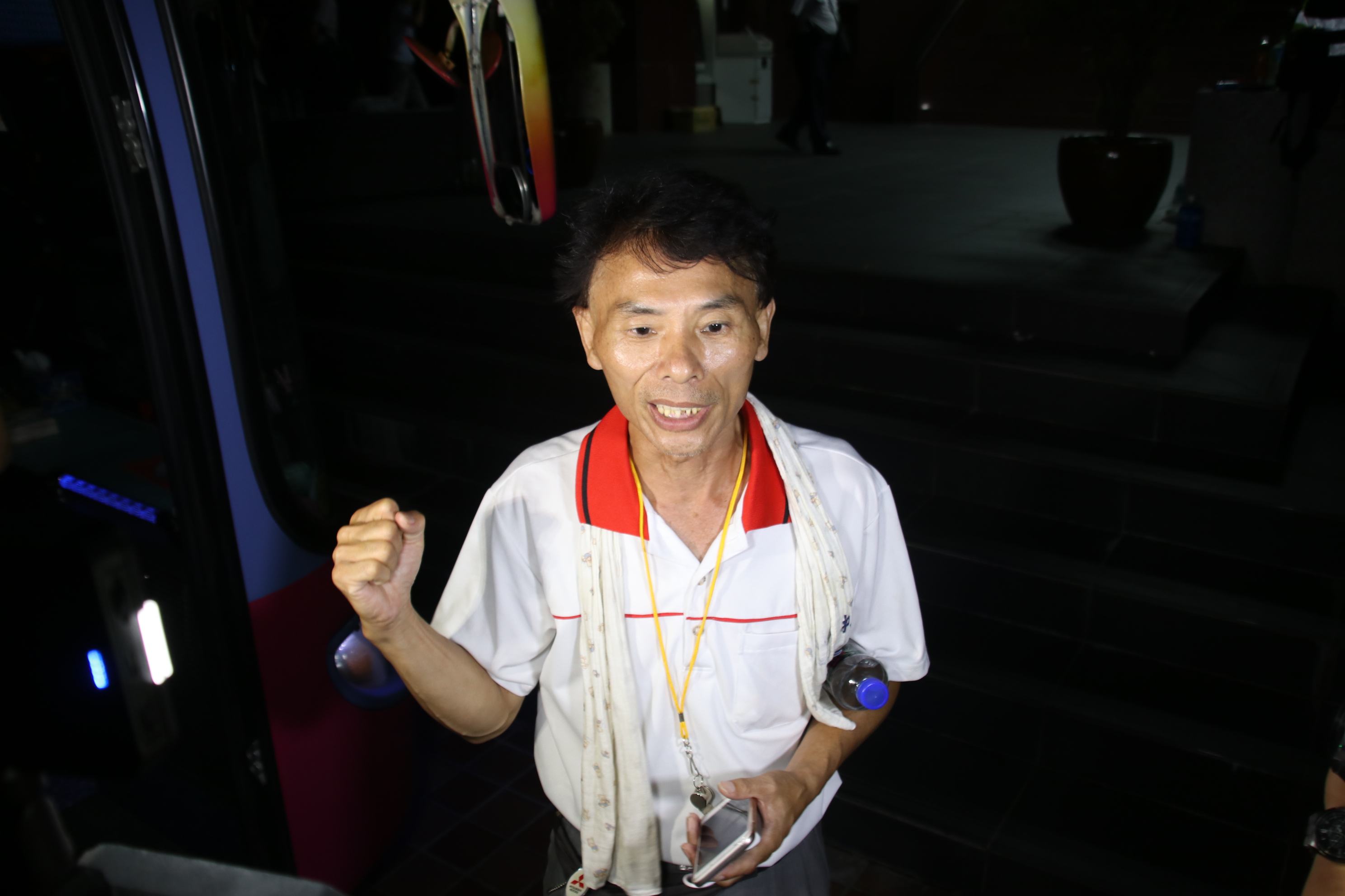 反年改人士吳萬固率眾抗議滋事，訊後被警方請回。