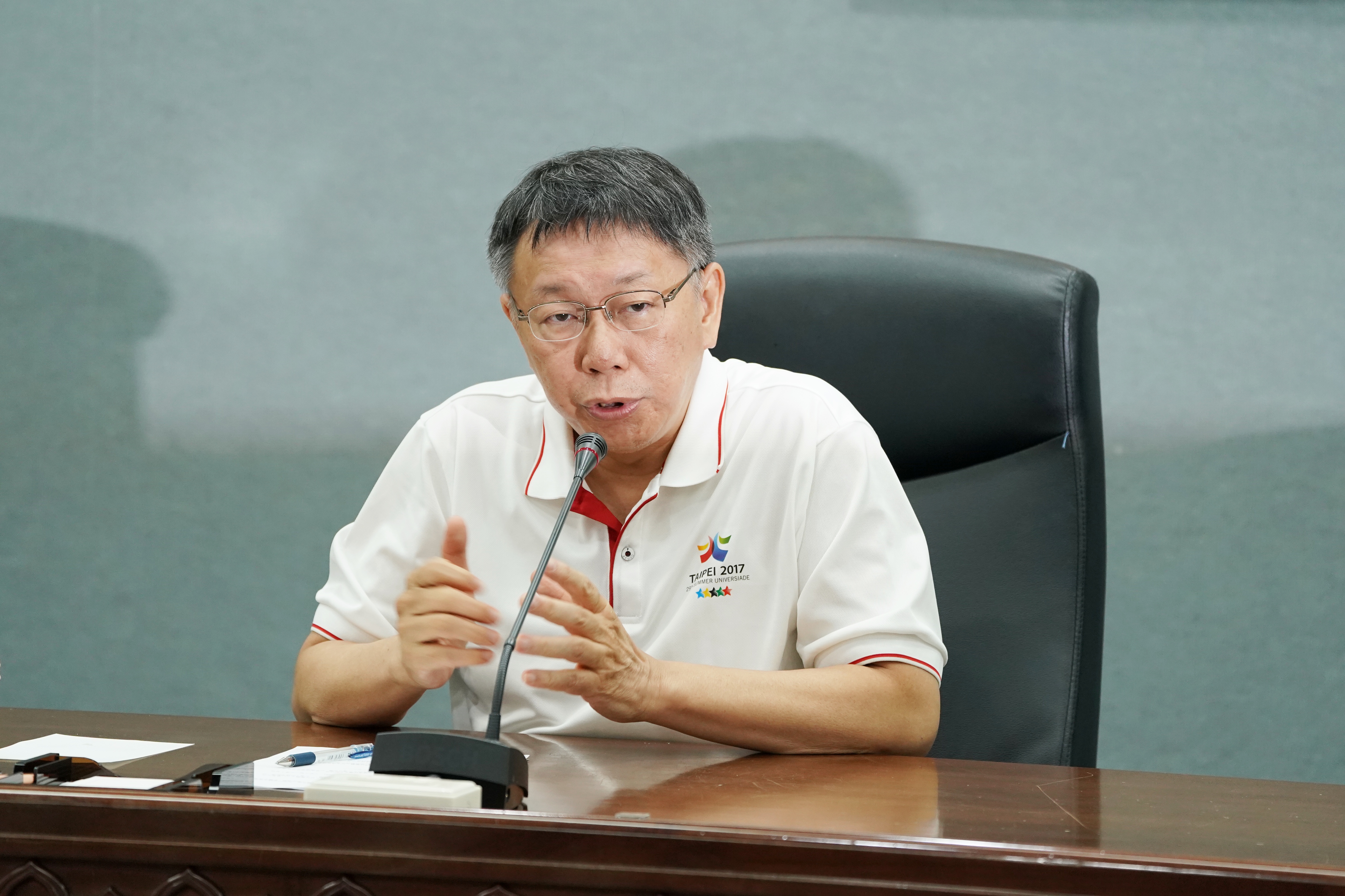 台北市長柯文哲親上火線召開記者會。