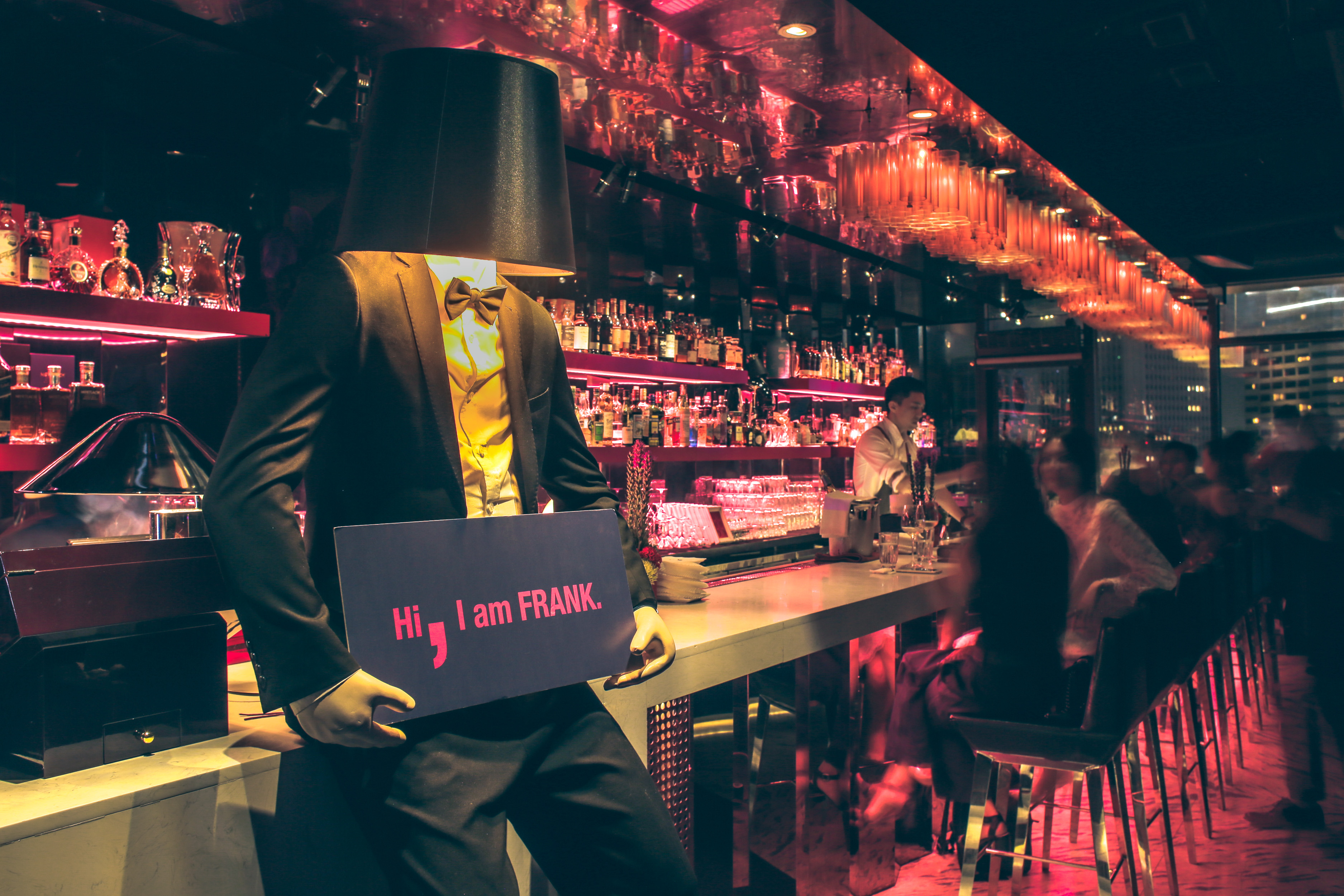 「Frank」是台北信義區夜景第一名高空頂樓露台酒吧。