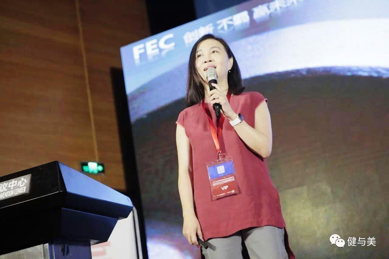 唐雅君在大陸健身界頗具地位,經常受邀演講,韓偉就是看上這點,才力邀她加入樂刻。(唐雅君提供)