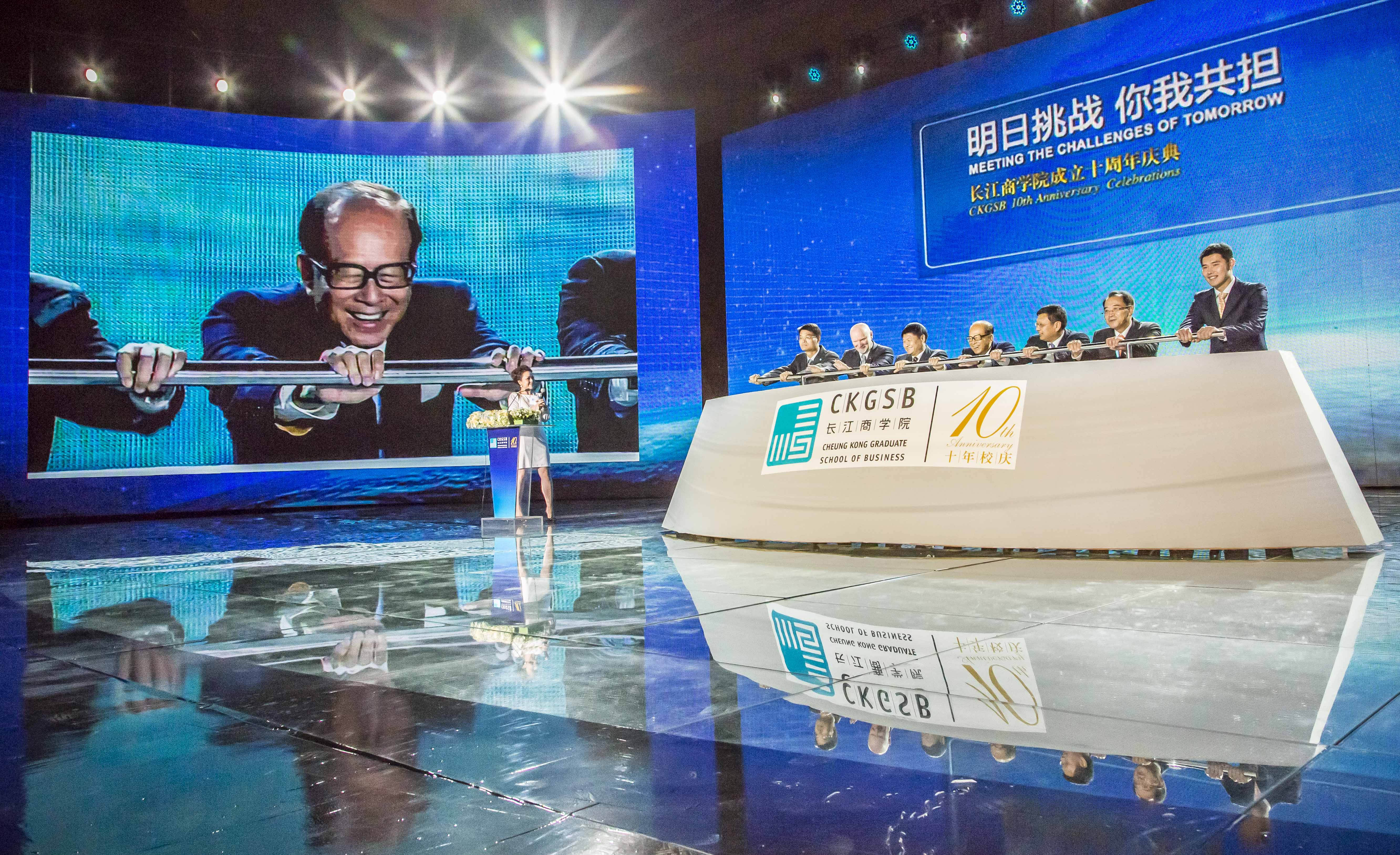 李嘉誠創辦的長江商學院,學員8成是企業高管,唐雅君2次創業的資金就是長江同學們提供。(和記黃埔提供)