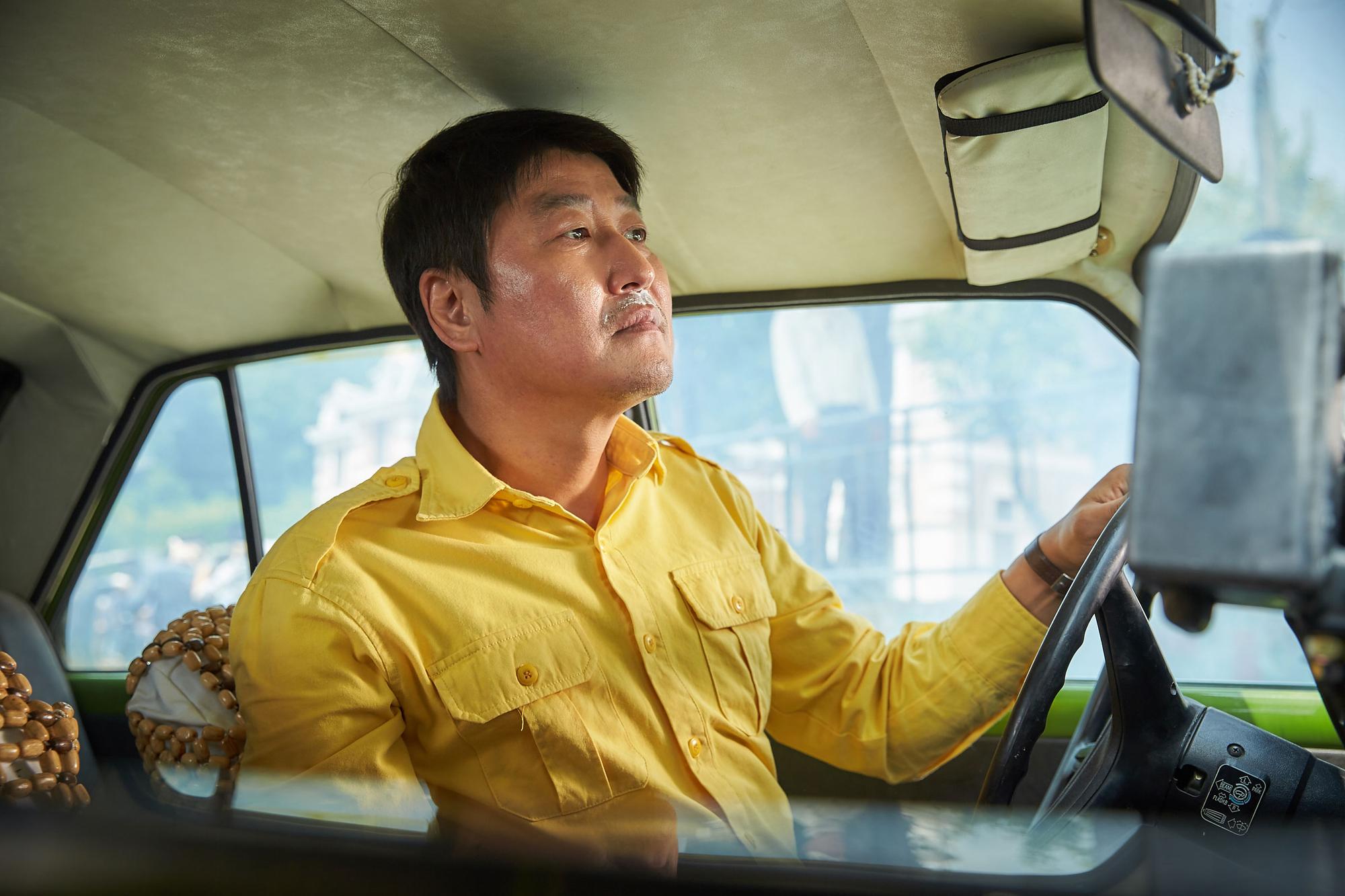 在《我只是個計程車司機》得兼顧開車與演戲，宋康昊坦承大不易。