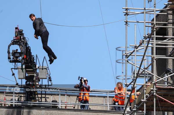 好萊塢明星湯姆克魯斯勇於挑戰自我，許多危險動作都親自上陣，日前拍攝《不可能的任務6》時卻不慎受傷。