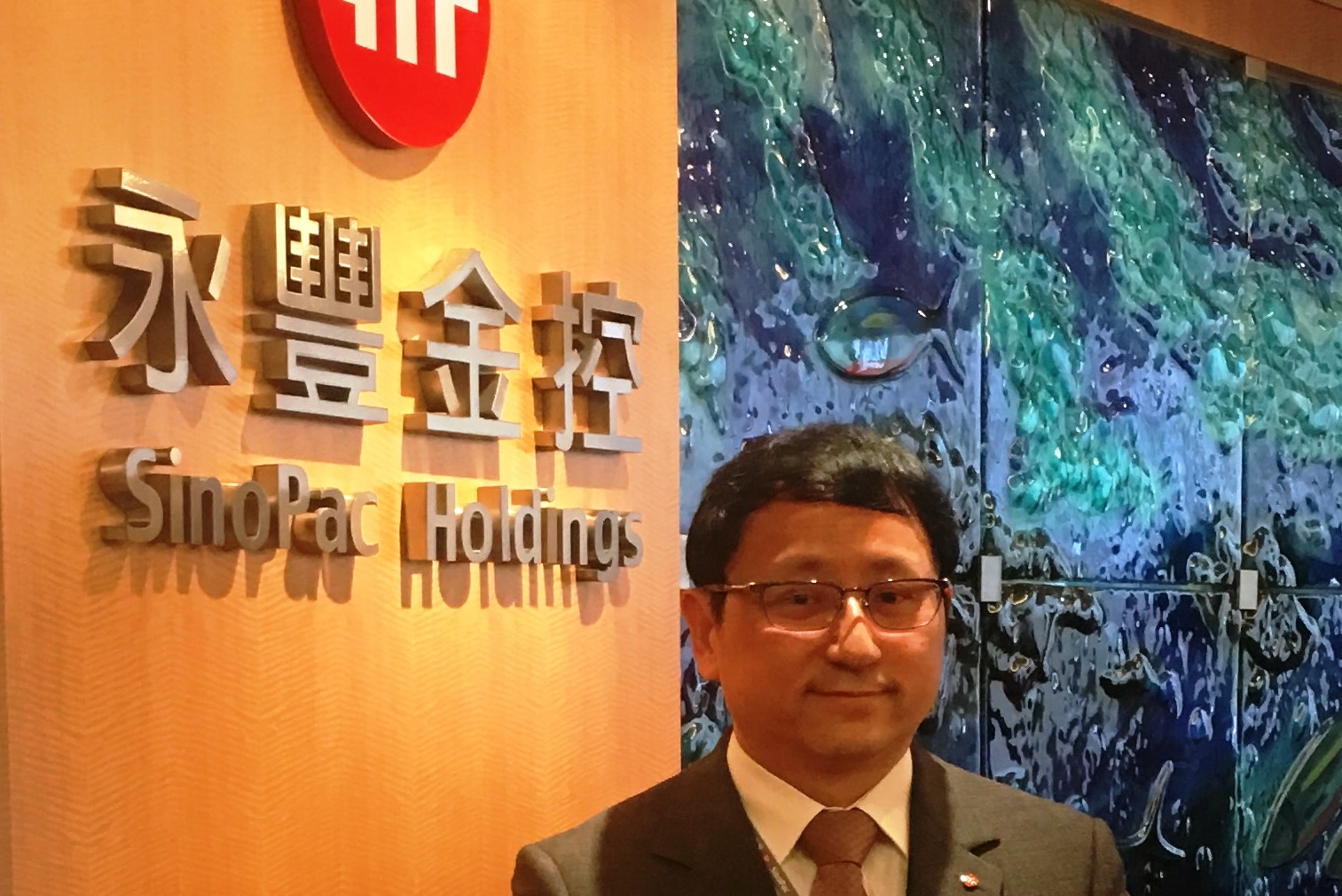 永豐金今天舉行法說會，由總經理陳嘉賢帶隊出面說明。