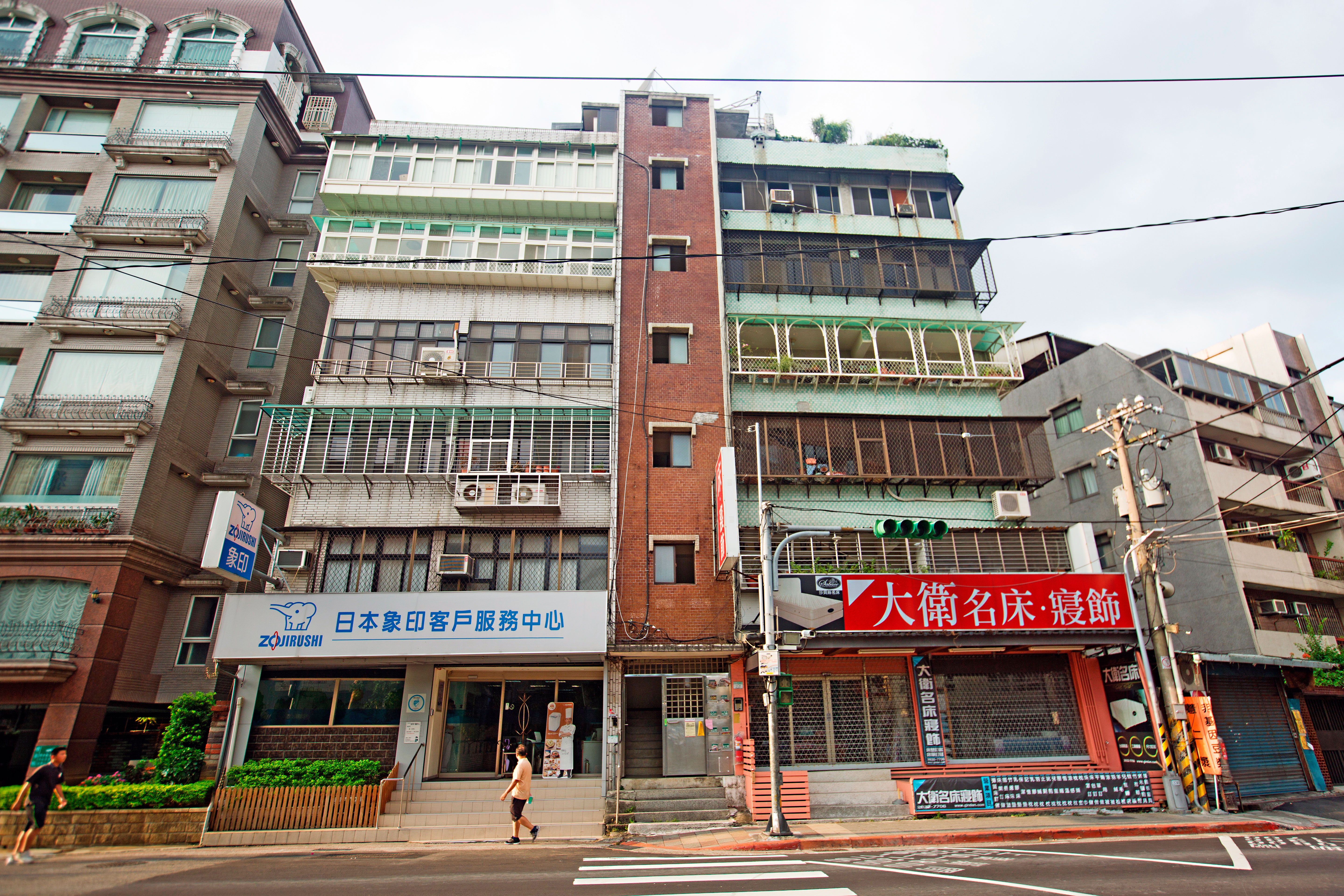 杜弘宇與王婕二年前在士林克強路的套房內燒炭自殺，如今已默默出租。