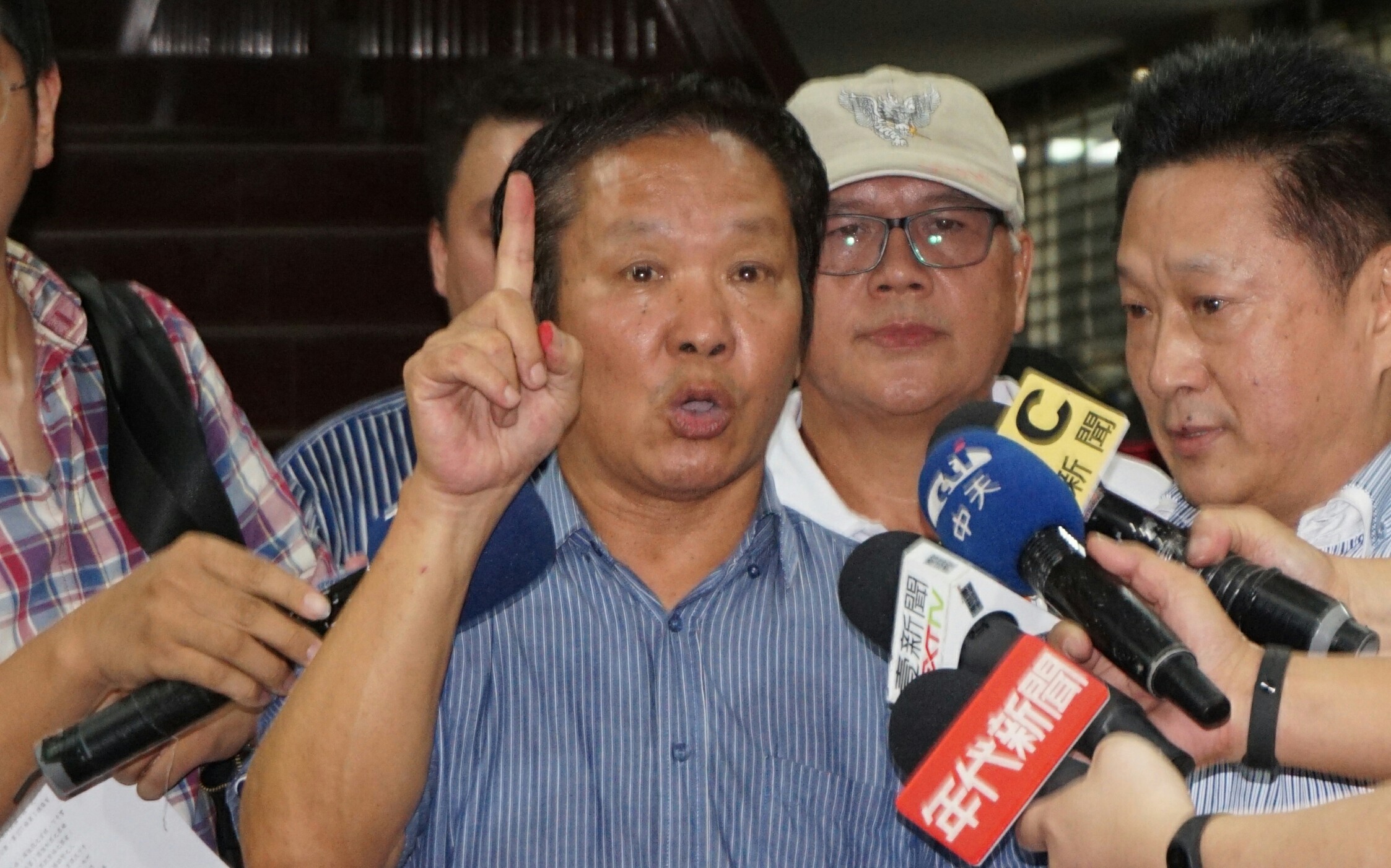 退役上校顏才仁涉嫌在世大運鬧場毆警，遭聲請羈押後法官裁定10萬元交保，他說真心為中華隊加油。