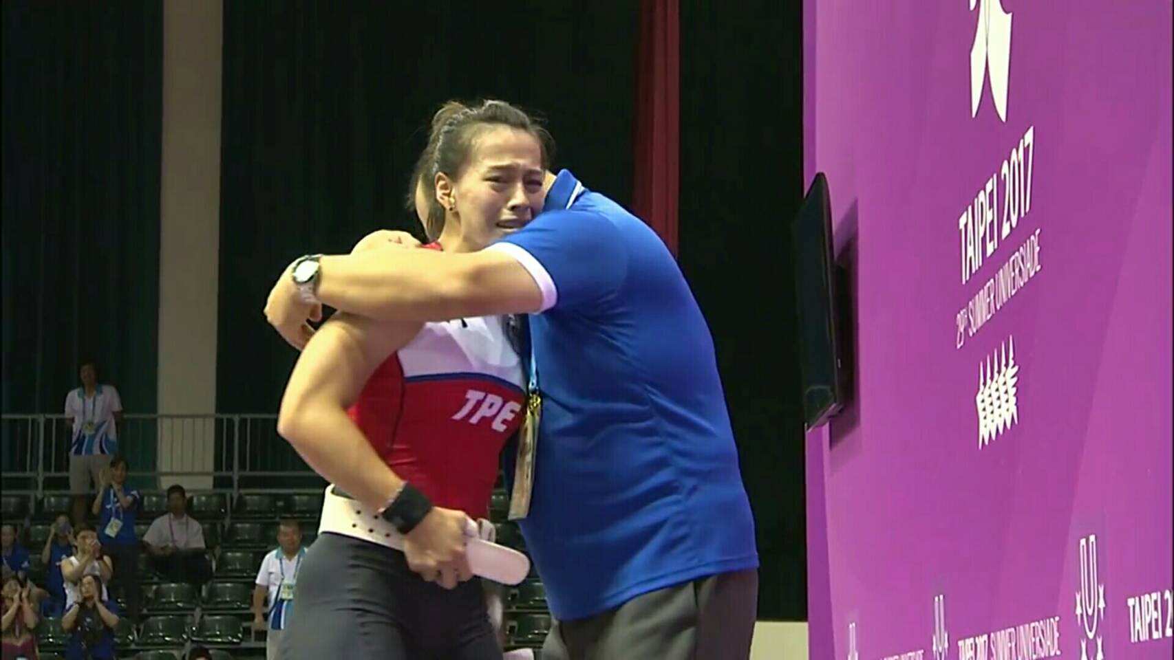 郭婞淳擊敗里約奧運金牌得主蘇甘雅，奪下本屆世大運的第4金，高興地流下眼淚。