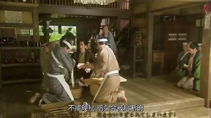 鰻魚會咬人,但被咬到的機率極低,日劇多是為了加強戲劇效果。(翻攝網路)