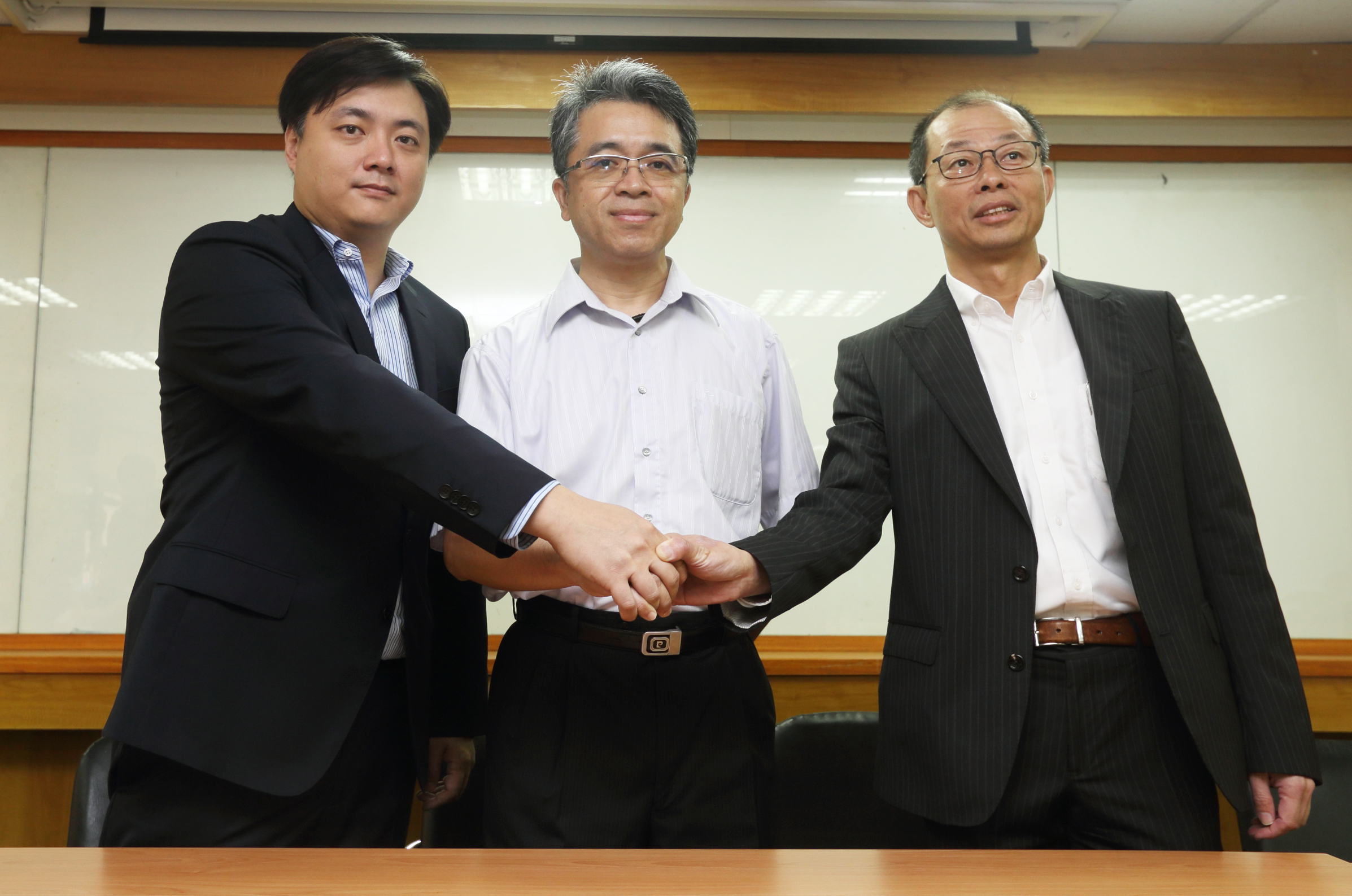 泰山近期決定辦理現金增資，希望藉此了解背後買家、稀釋市場派股權。（左）詹皓鈞（中）詹逸宏（右）詹景超