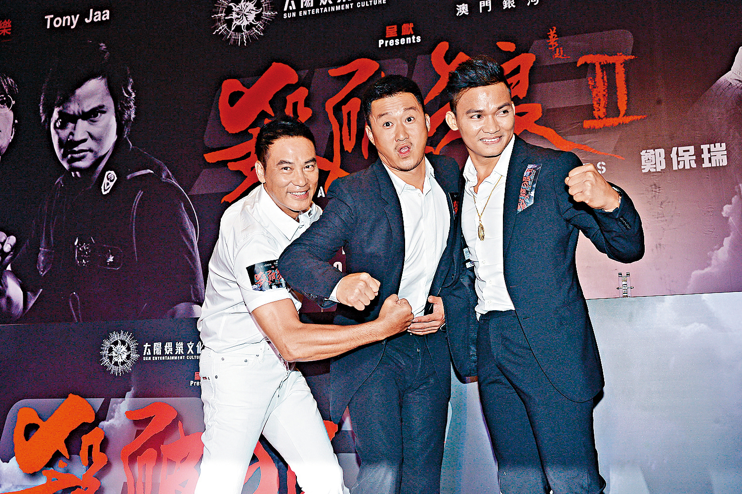吳京（中）跟甄子丹演出的《殺破狼》賣座後，隔了10年推出《殺破狼2》，甄子丹換成了泰國高手東尼嘉（右），任達華（左）還是參演。（東方IC）