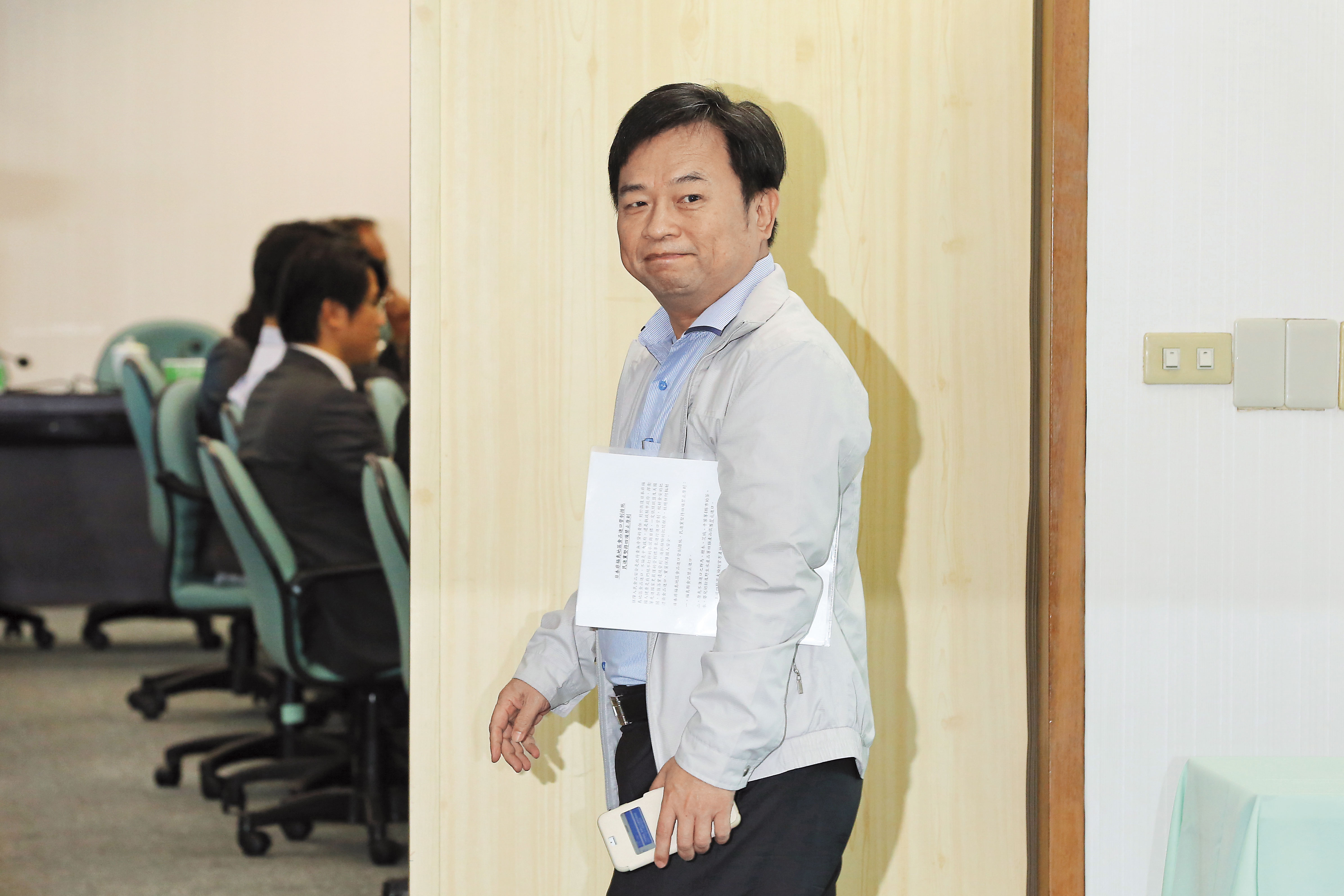 行政院副院長林錫耀是新潮流要角,這次力保中油董事長陳金德,引發民進黨非新系成員不滿。