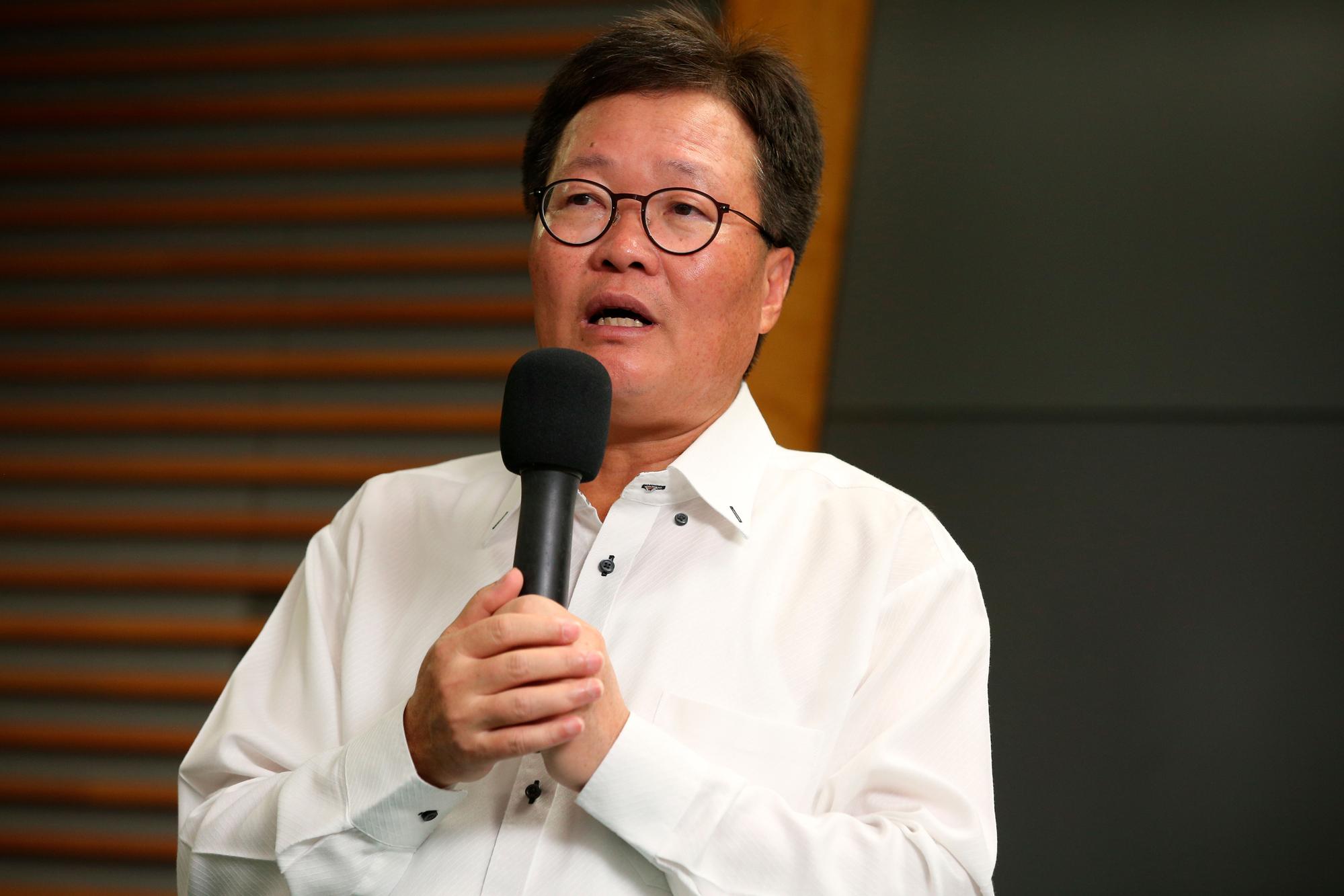 中油董事長陳金德在善後階段不斷上節目,踩到黨內派系紅線,最後被迫去職。