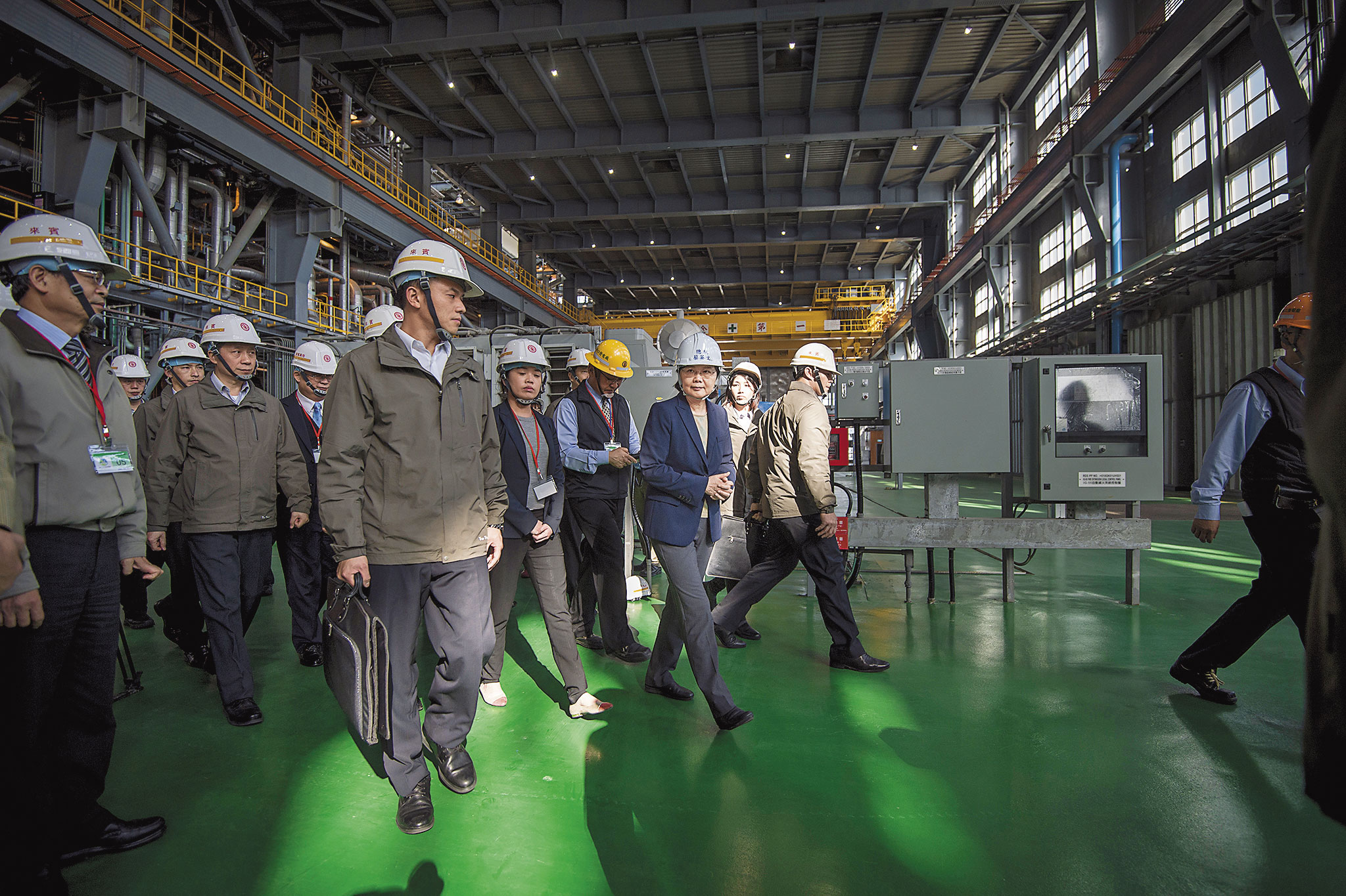 新政府的能源政策經歷大停電重創，蔡政府以為只要經濟部長下台就能止血，沒想到延燒到黨內。（總統府提供）