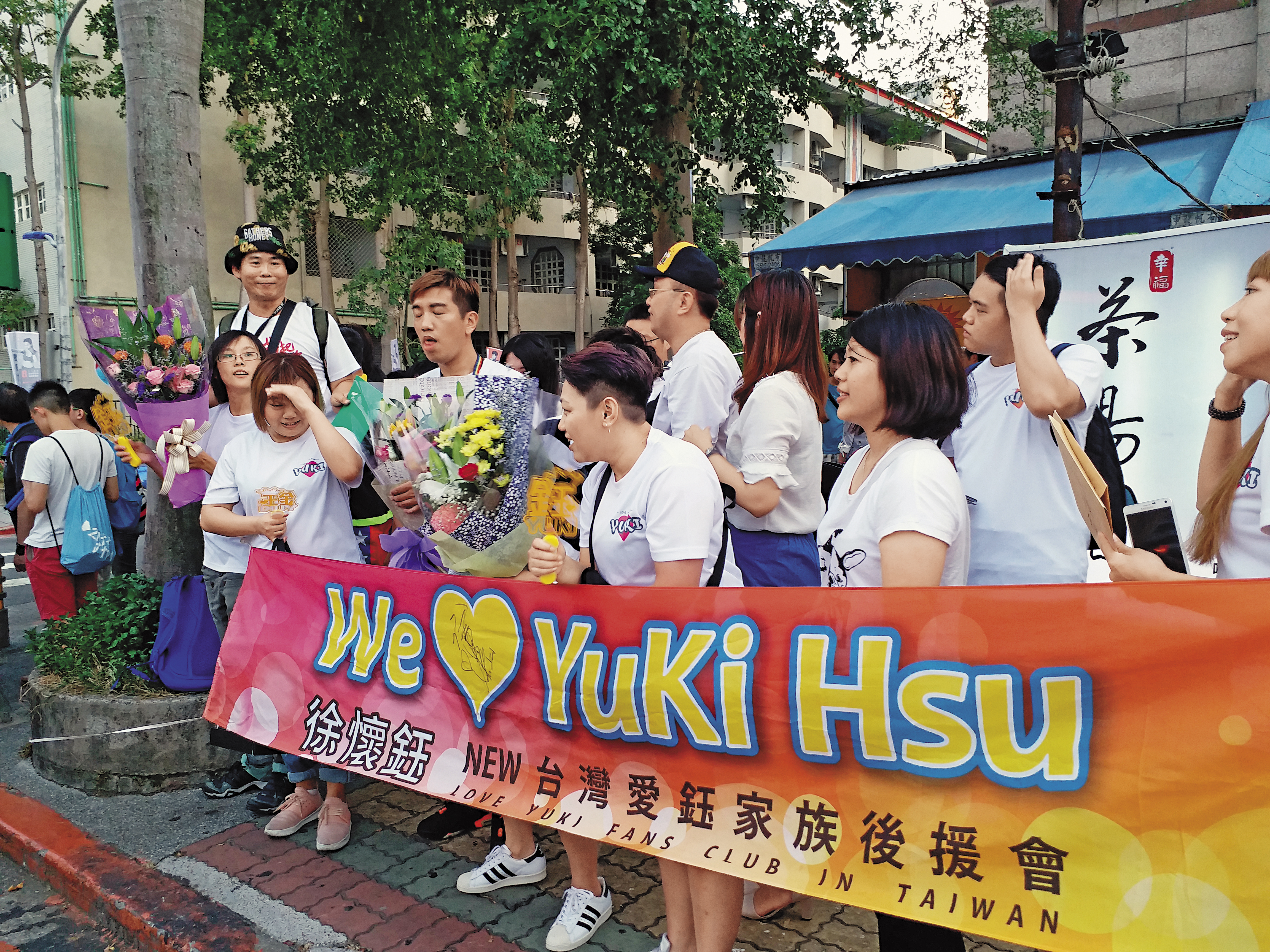 徐懷鈺近年鮮少在台灣公開亮相,喜愛她的粉絲為支持偶像,帶了禮物、花等為徐懷鈺聲援。