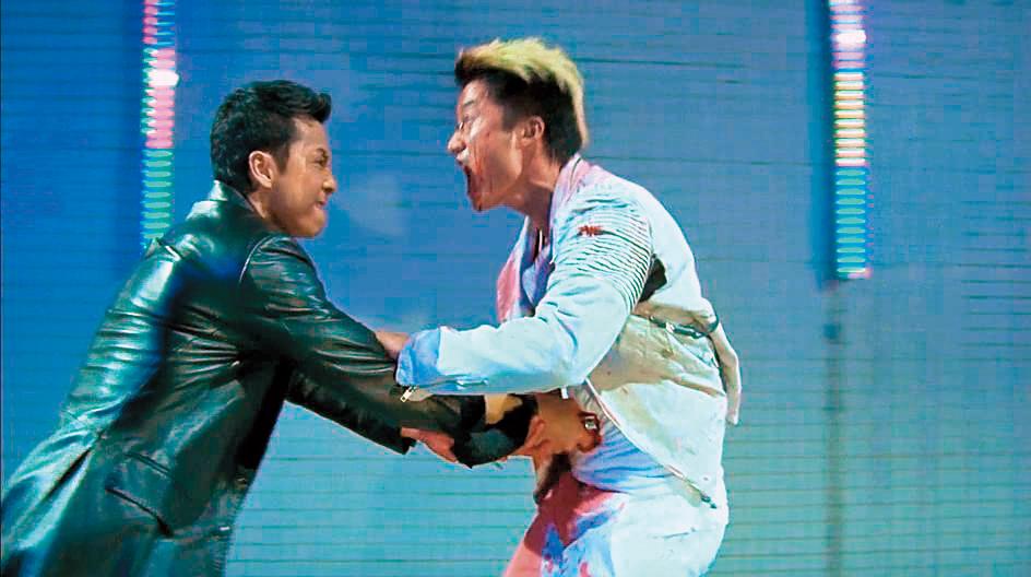 2005年甄子丹(左)跟吳京(右)合作《殺破狼》很不愉快,甄子丹來真的,打斷了4根道具棒,片中留下了兩人巷戰決鬥畫面,至今成為經典。(翻攝自網路)