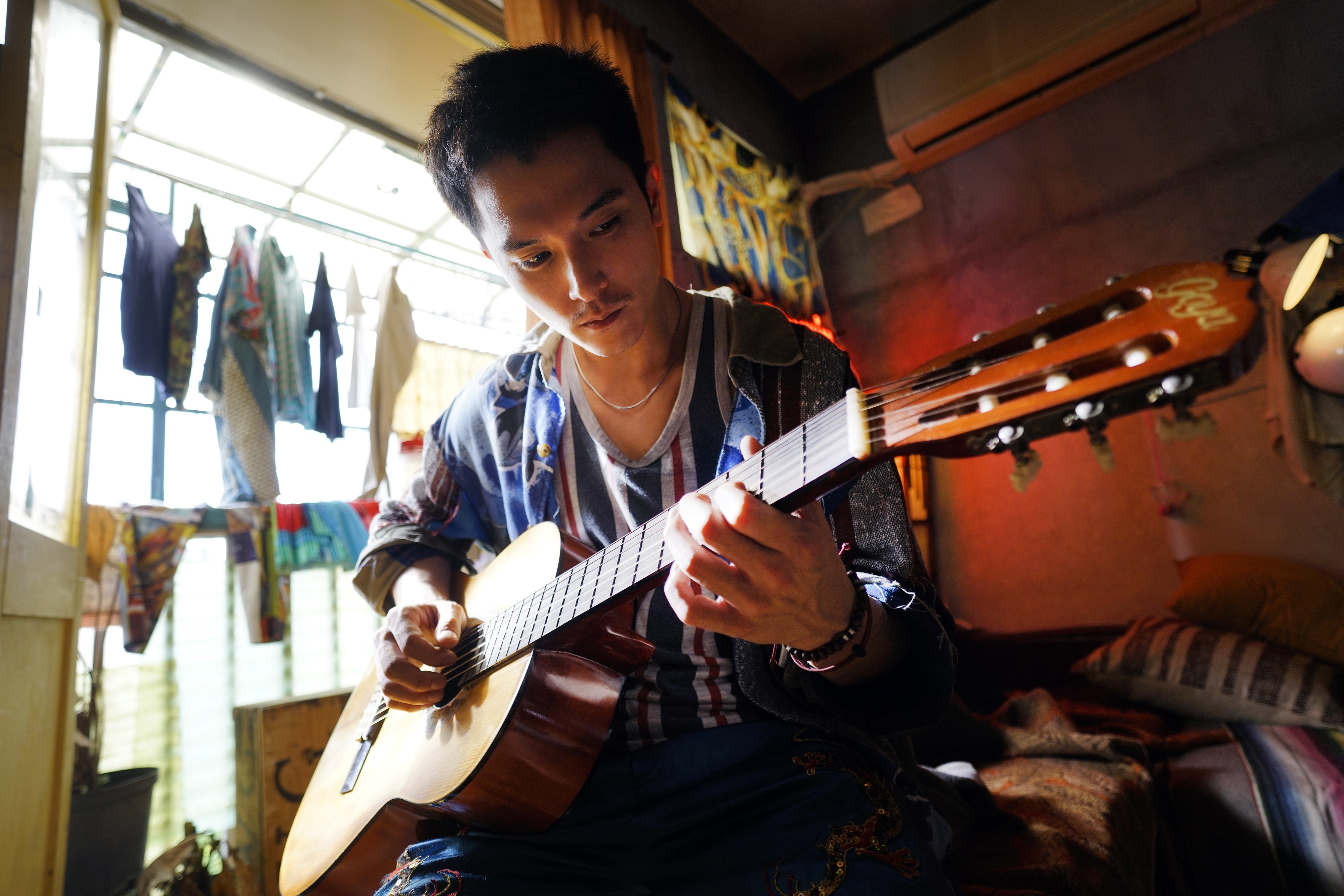 邱澤在戲中的小野郎造型。