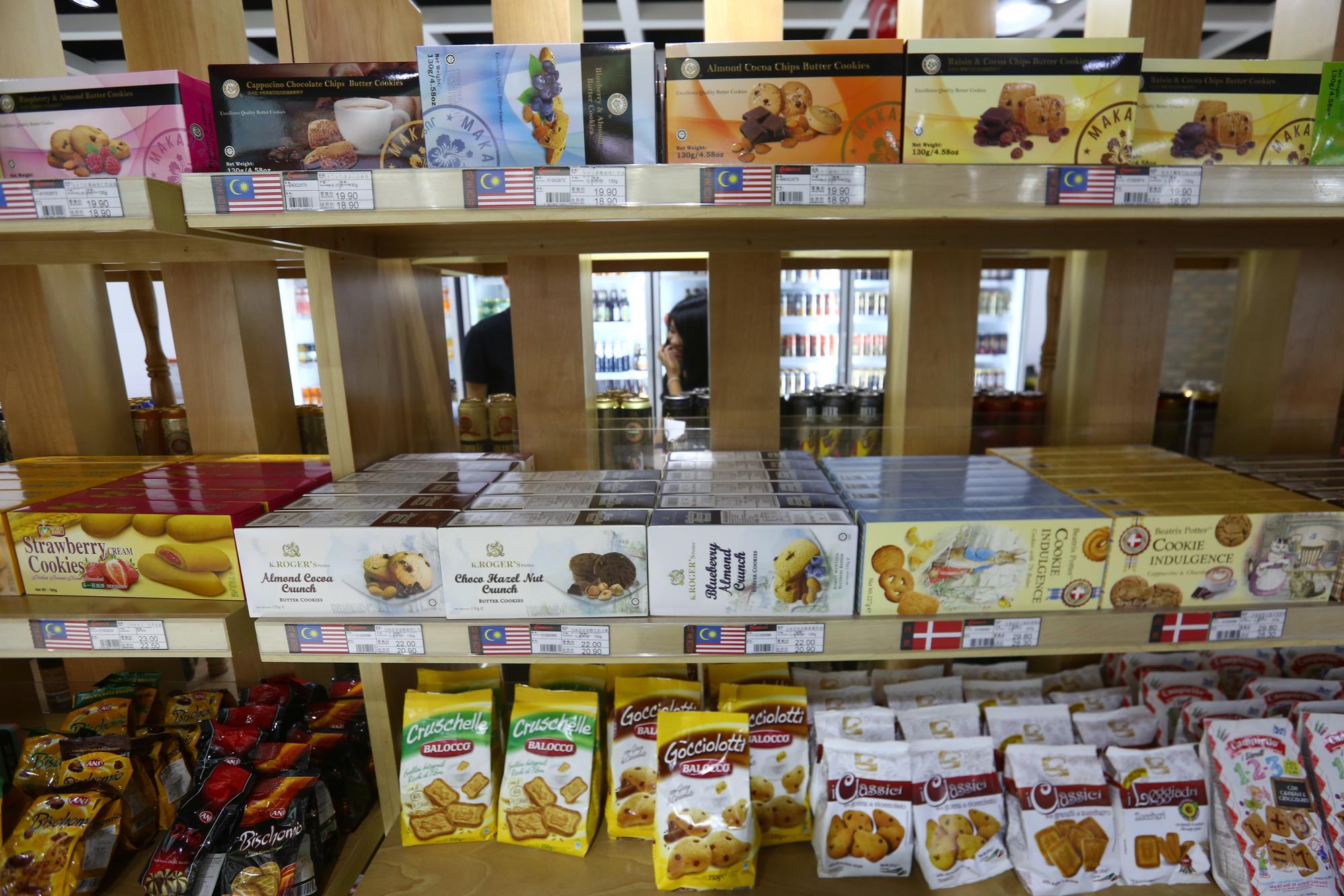 食品佔現在進口食品大宗，歐洲製零食相當受歡迎，民眾也常到港區採購。
